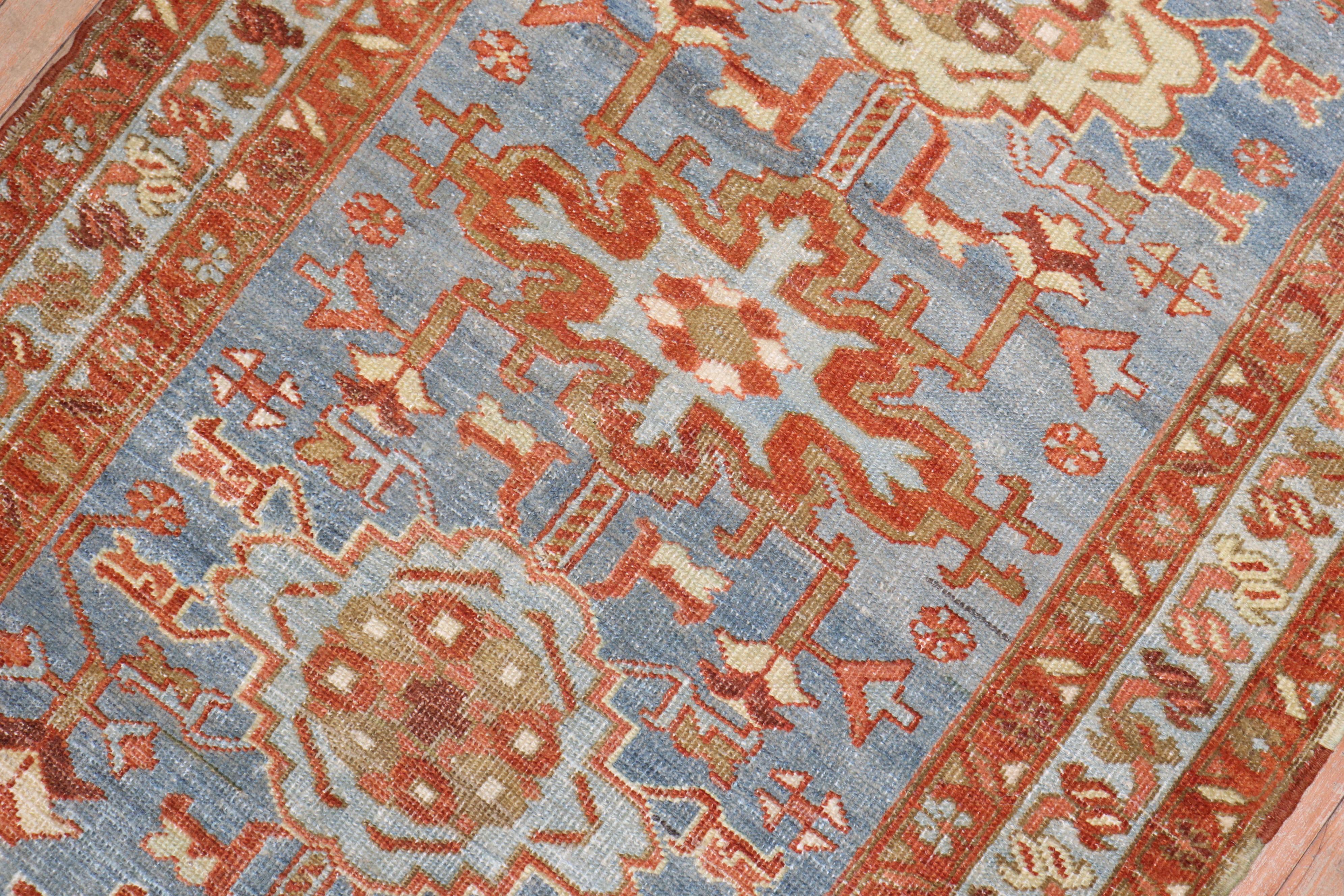 ein kurzer persischer Malayer-Läufer des frühen 20. Jahrhunderts in blauer Farbe

Einzelheiten
Teppich nein.	r5474
Größe	3' 4