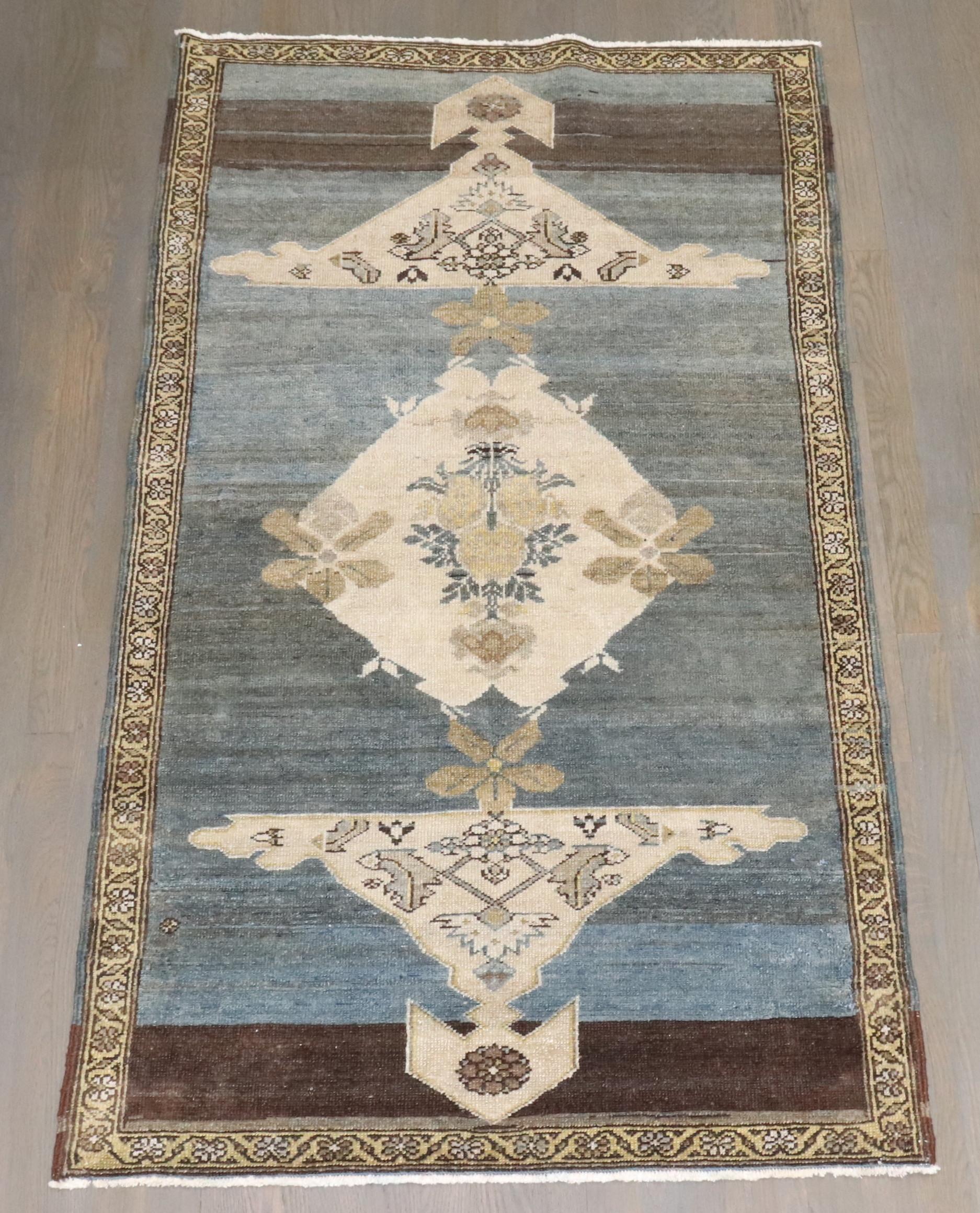 An early 20th-century Persian Malayer small size Rug

Details
rug no.	j4499
size	3' x 5' 6