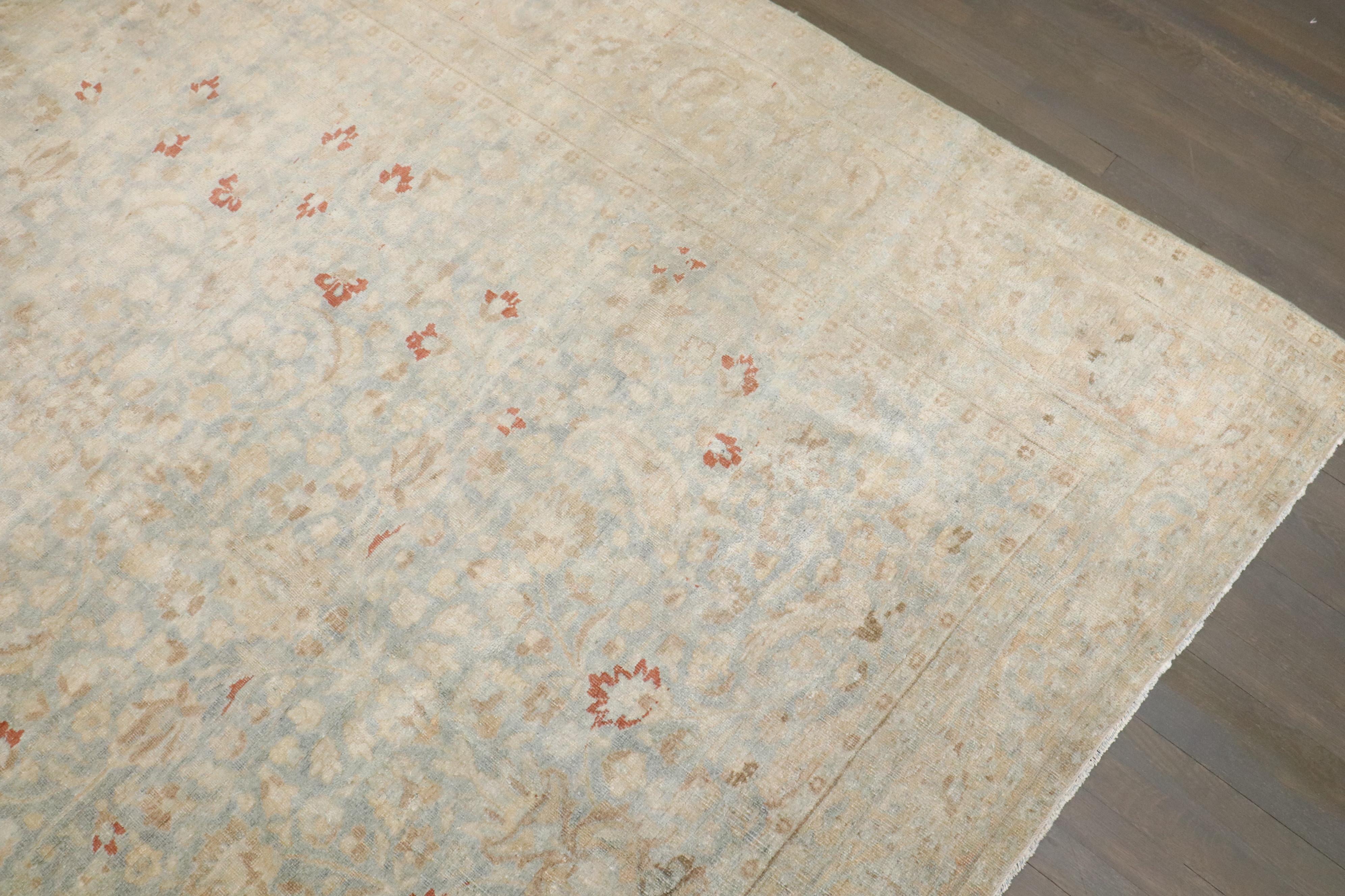 Ein ausgewaschener persischer Mashad-Teppich aus dem frühen 20. Jahrhundert, der auch in kleinen Räumen Verwendung findet.

Einzelheiten
Teppich nein.	j3962
Größe	8' x 9' 7