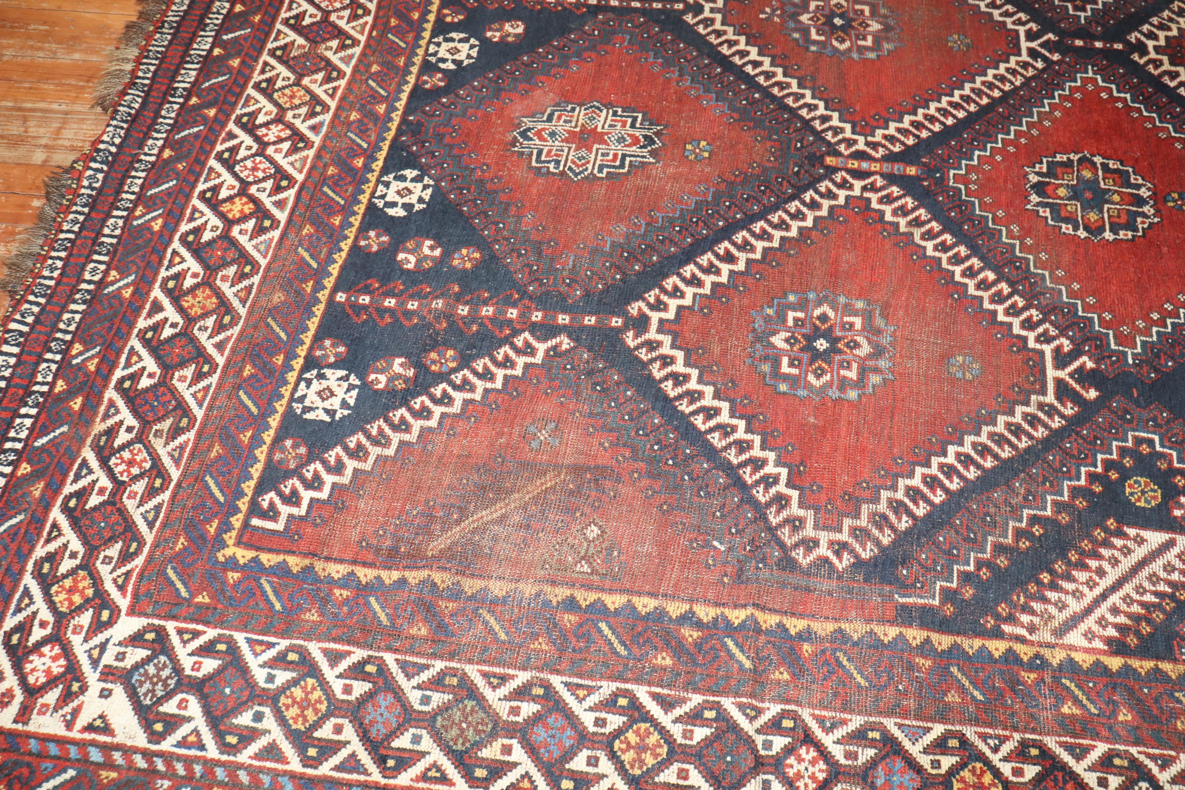 Zabihi Collection Persischer Shiraz Getragener Stammes-Teppich Gallery im Zustand „Relativ gut“ im Angebot in New York, NY