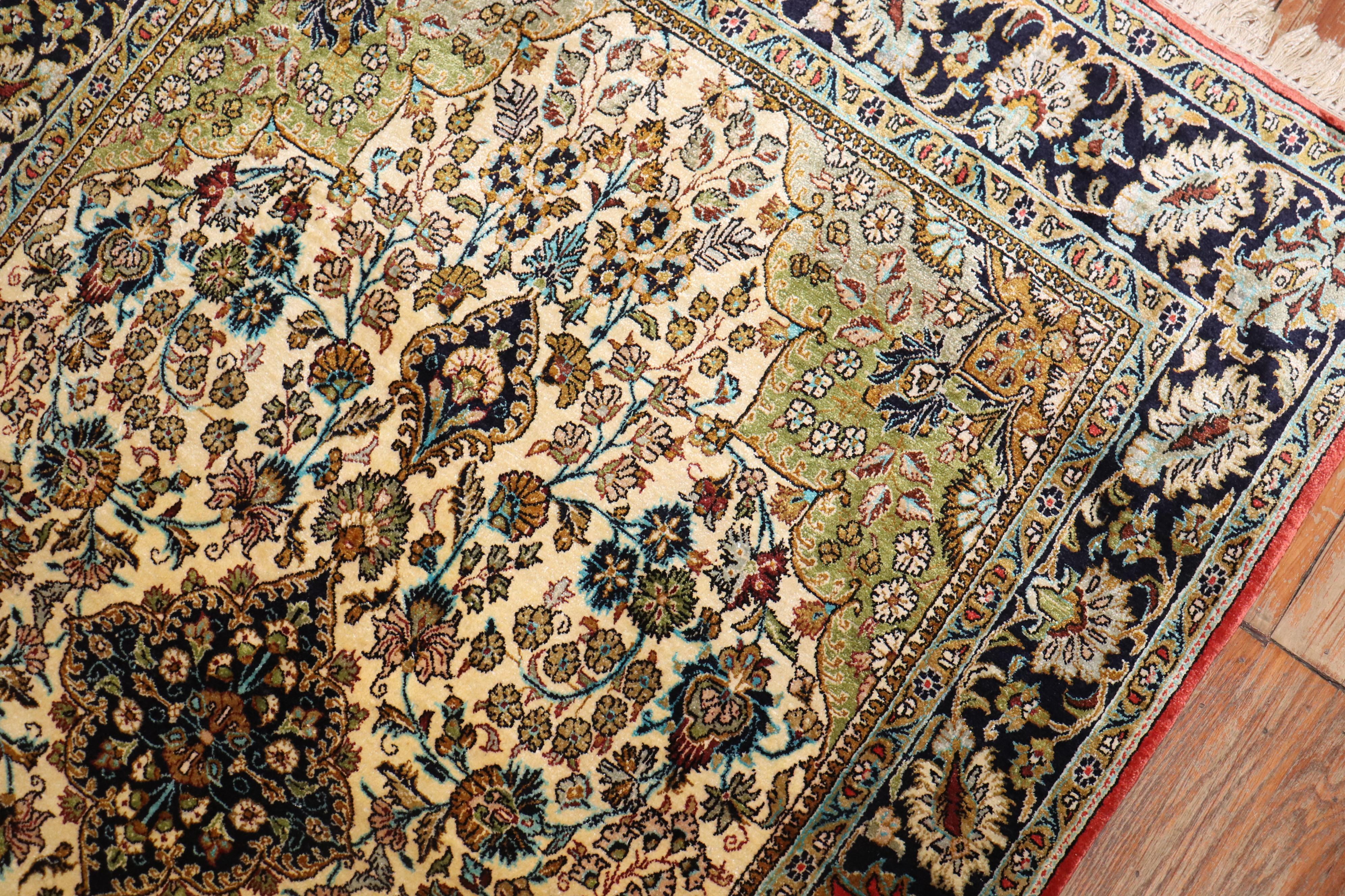 Tapis de Qum en soie persane de la collection Zabihi Bon état - En vente à New York, NY