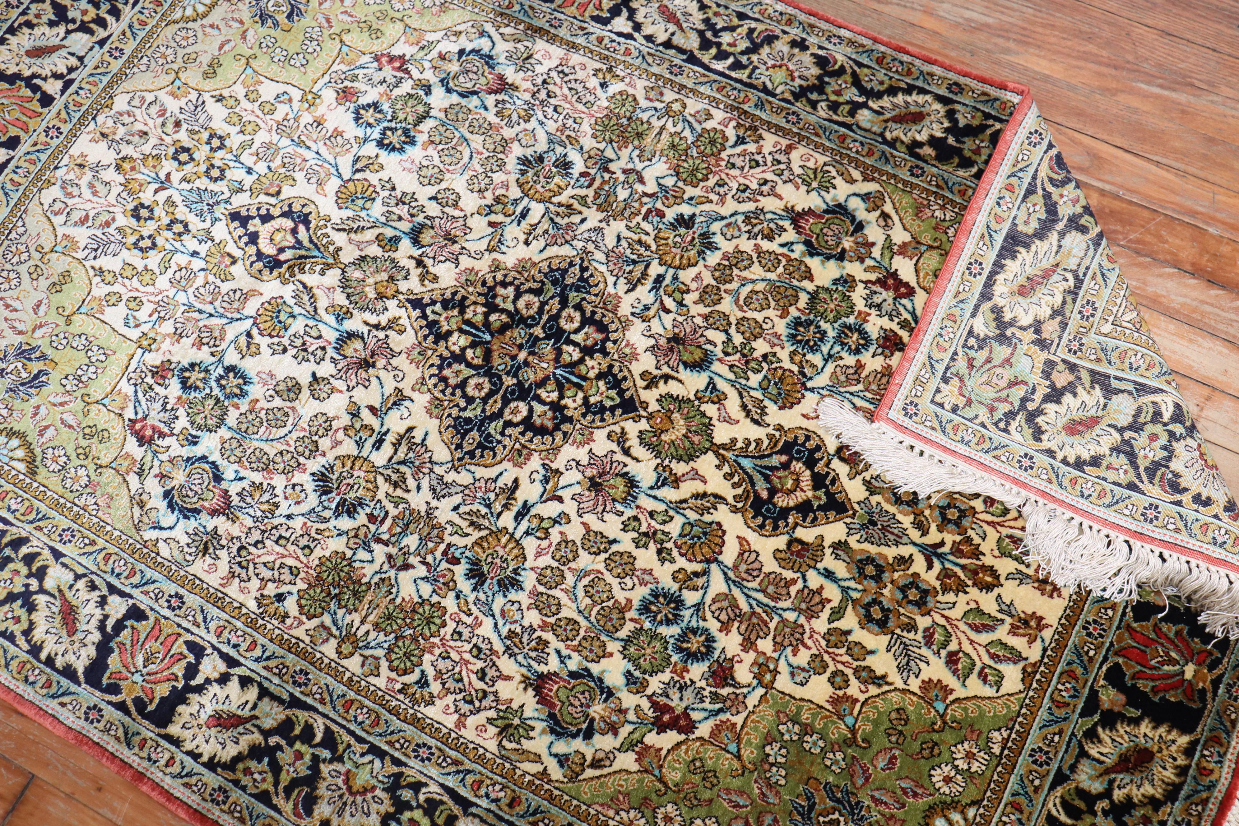 Laine Tapis de Qum en soie persane de la collection Zabihi en vente