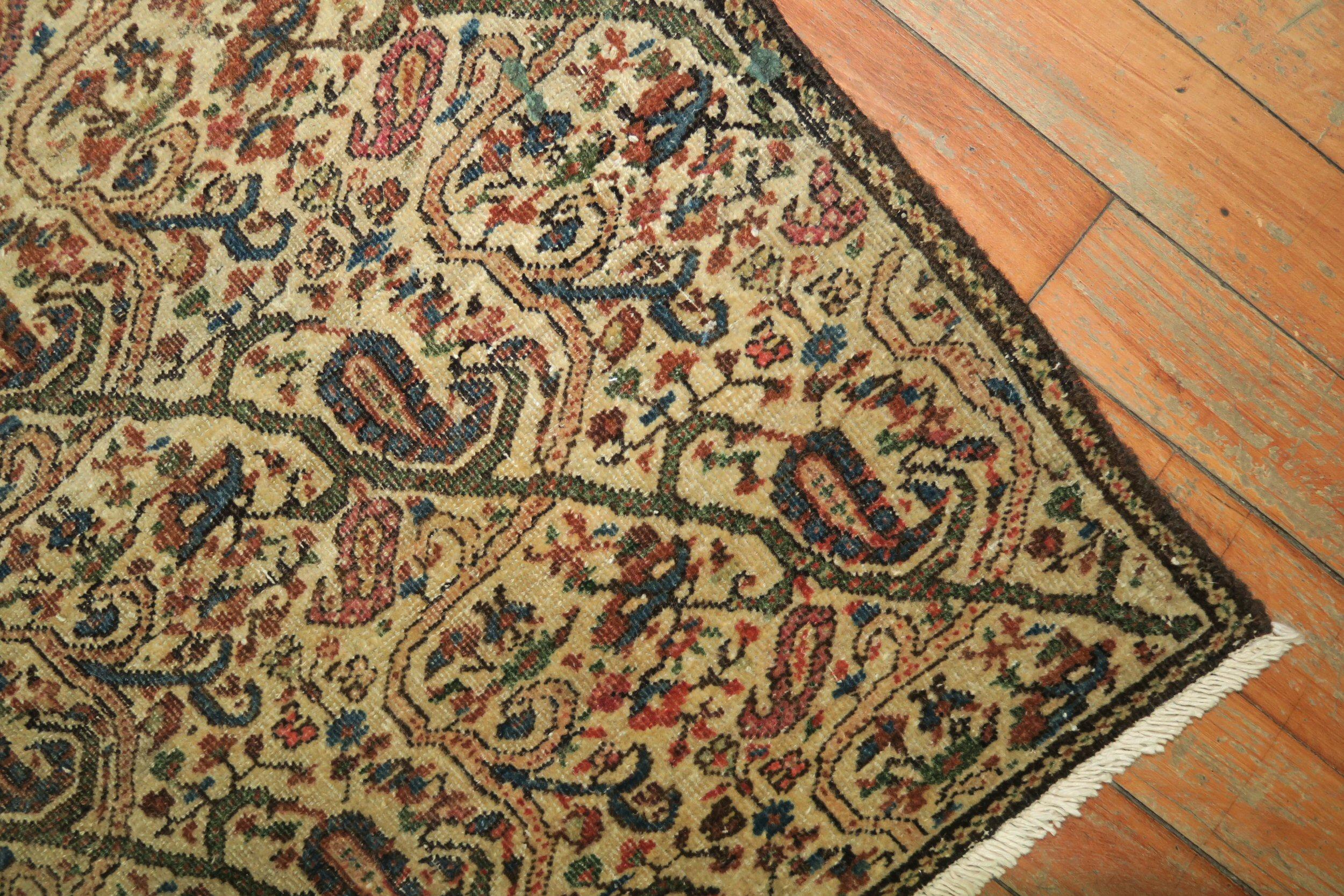 Persischer quadratischer Mini-Teppich der Zabihi-Kollektion (Wolle) im Angebot