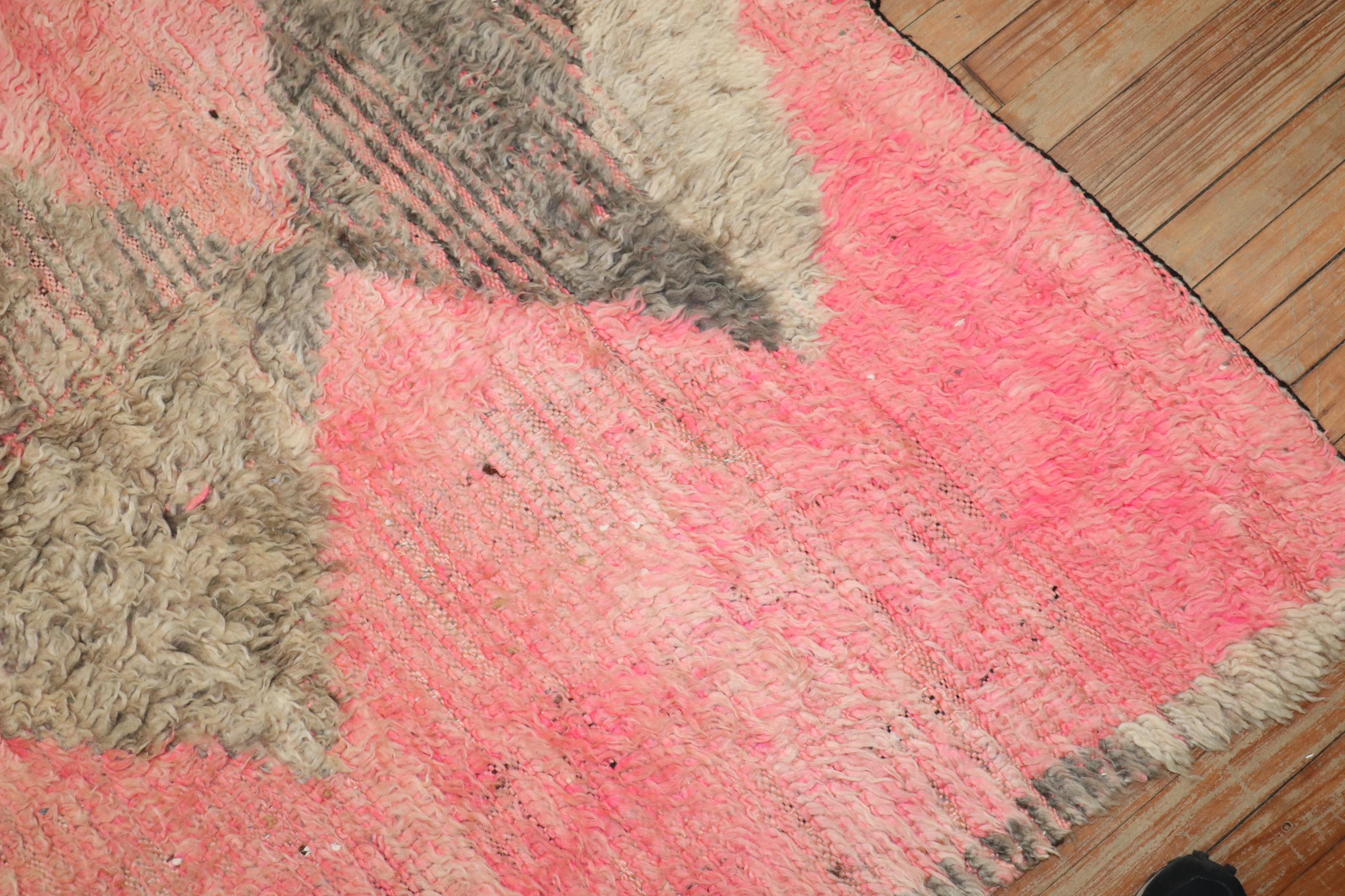 Marokkanischer abstrakter Vintage-Teppich der Zabihi Kollektion in Rosa im Angebot 5