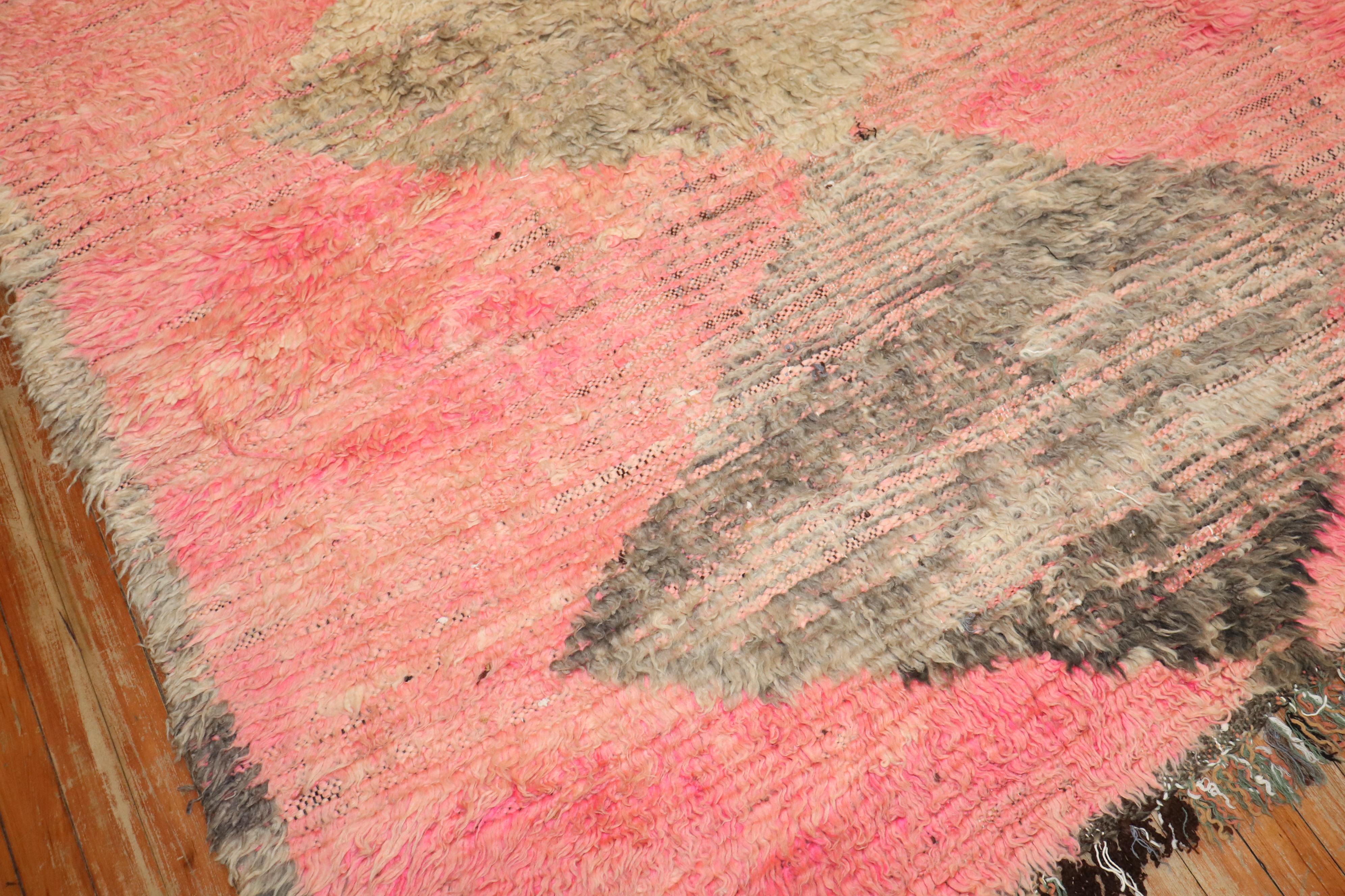 Marokkanischer abstrakter Vintage-Teppich der Zabihi Kollektion in Rosa im Angebot 10