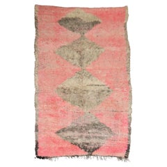 Tapis marocain abstrait rose de la collection Zabihi
