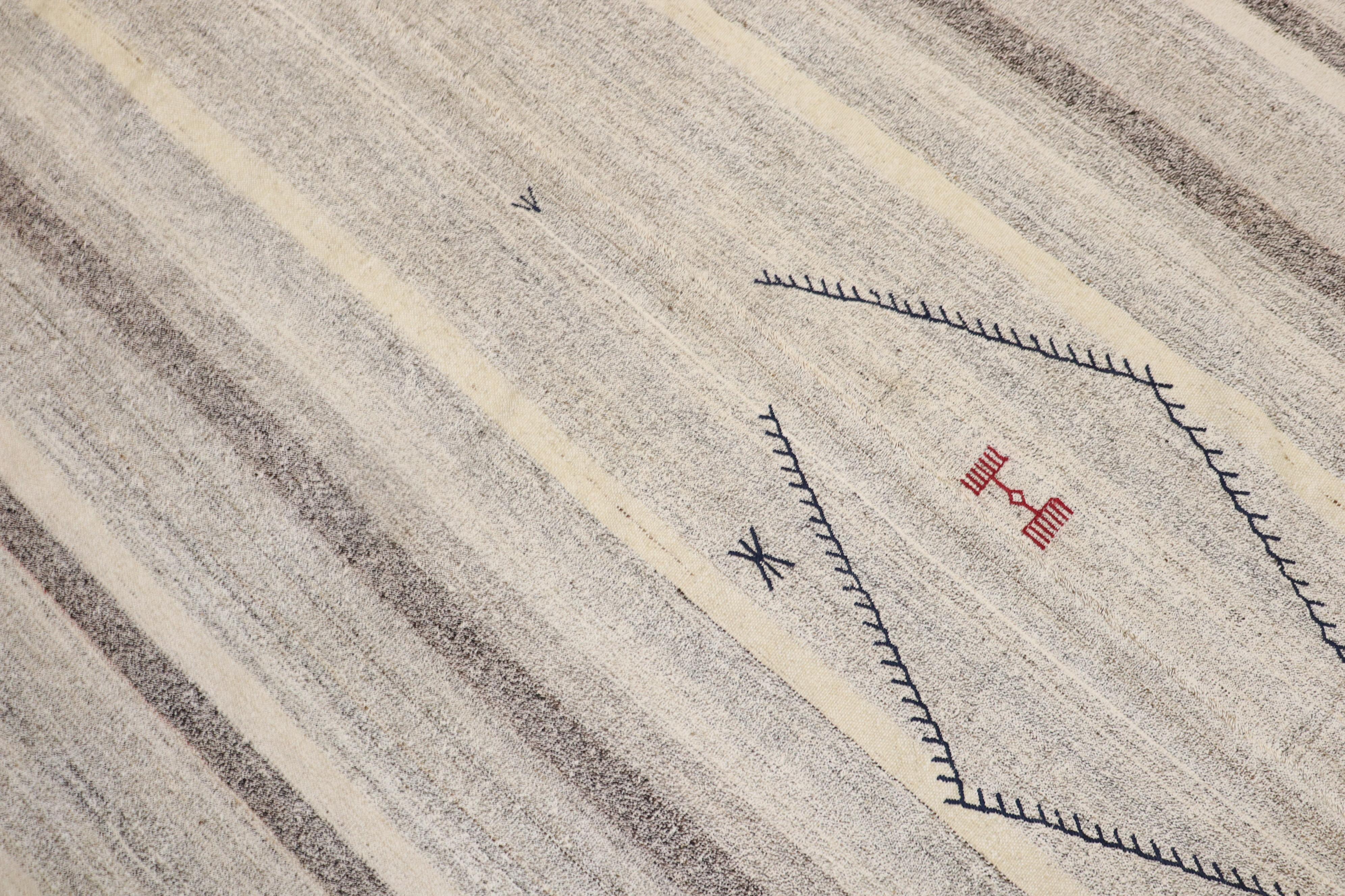 Mid-Century moderno Zabihi Collection Primitive Abstract Gray Vintage Kilim Turco in vendita