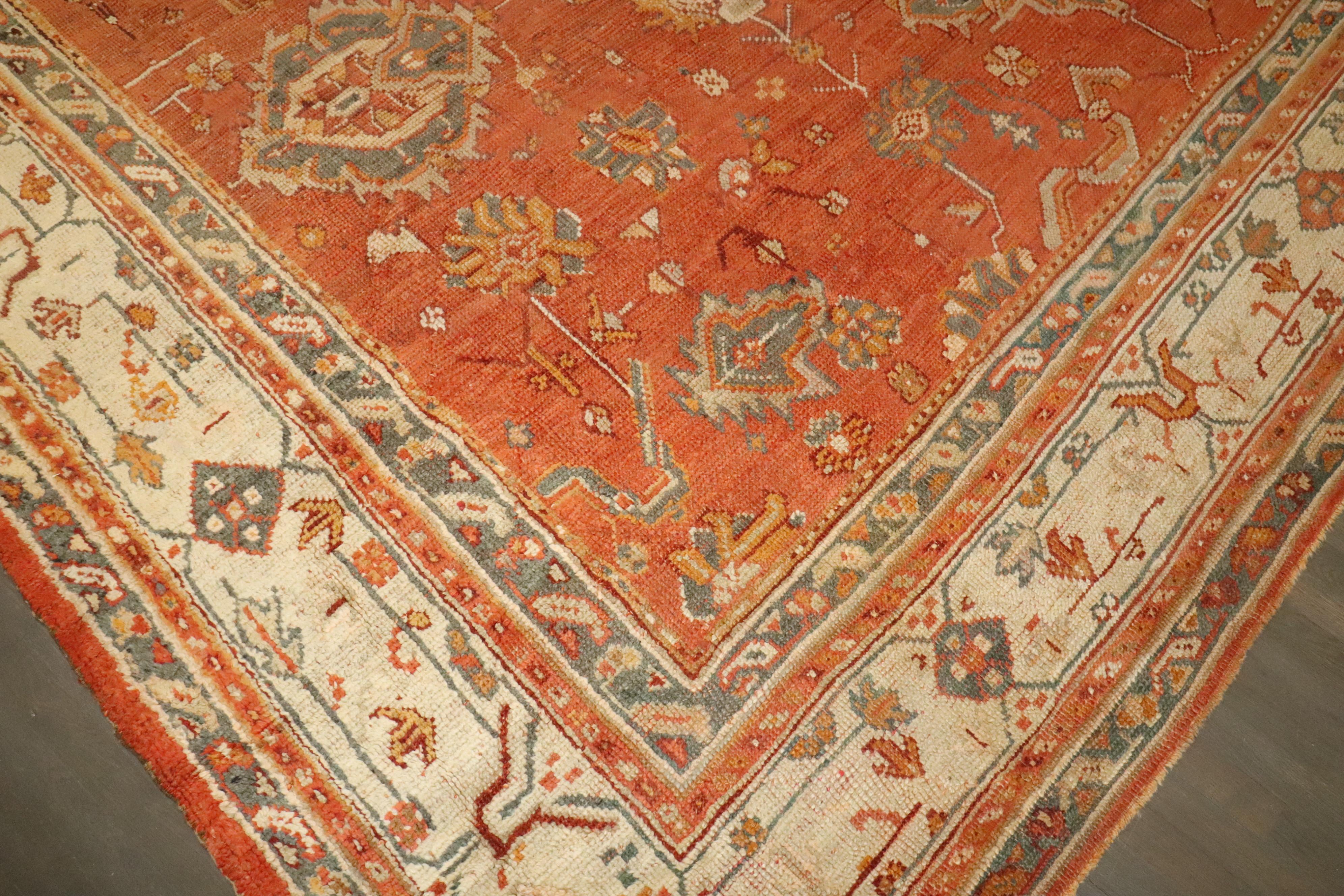 Zabihi Collection Kürbis Orange Großer antiker türkischer Oushak-Teppich im Zustand „Gut“ im Angebot in New York, NY