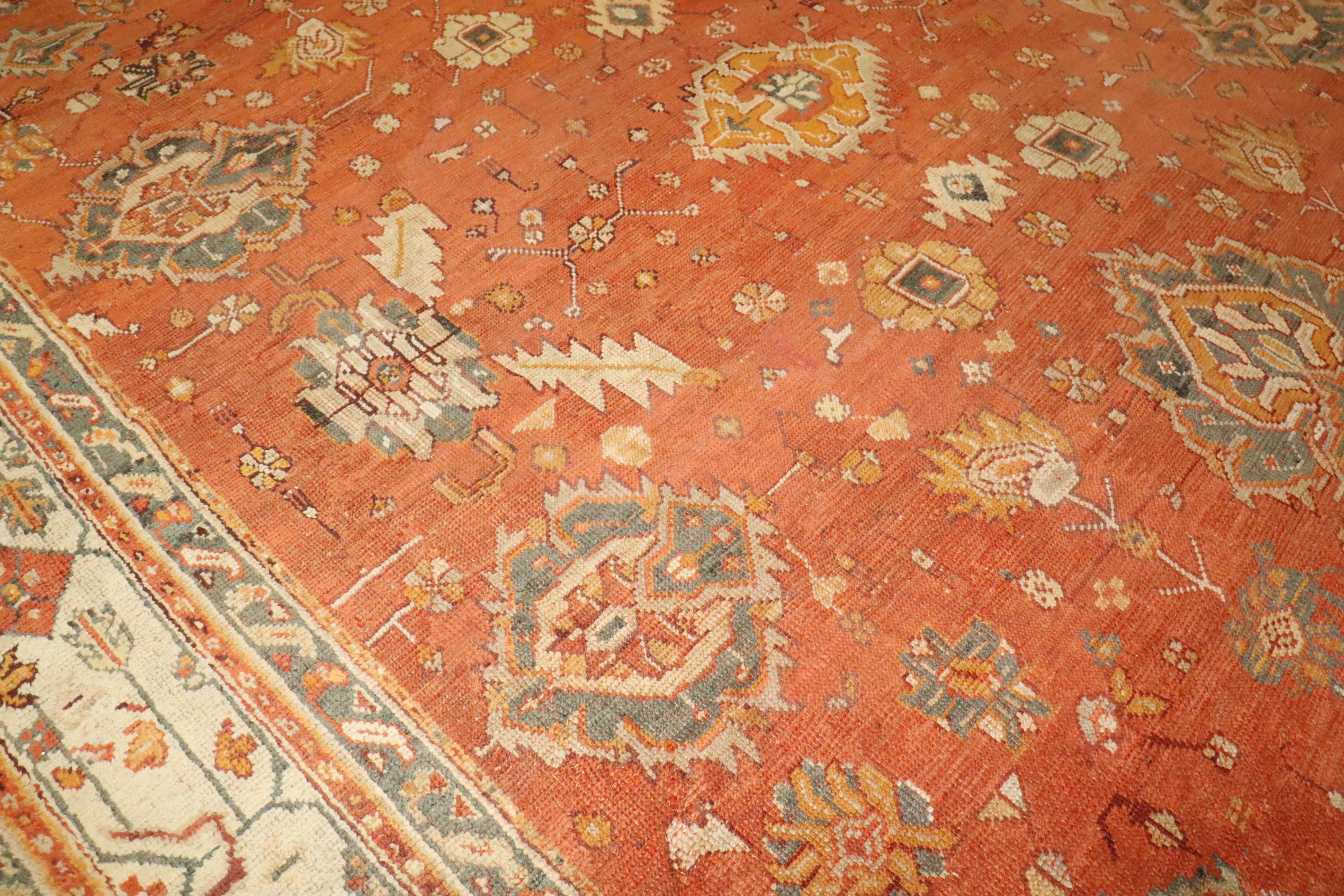 Zabihi Collection Kürbis Orange Großer antiker türkischer Oushak-Teppich (Wolle) im Angebot