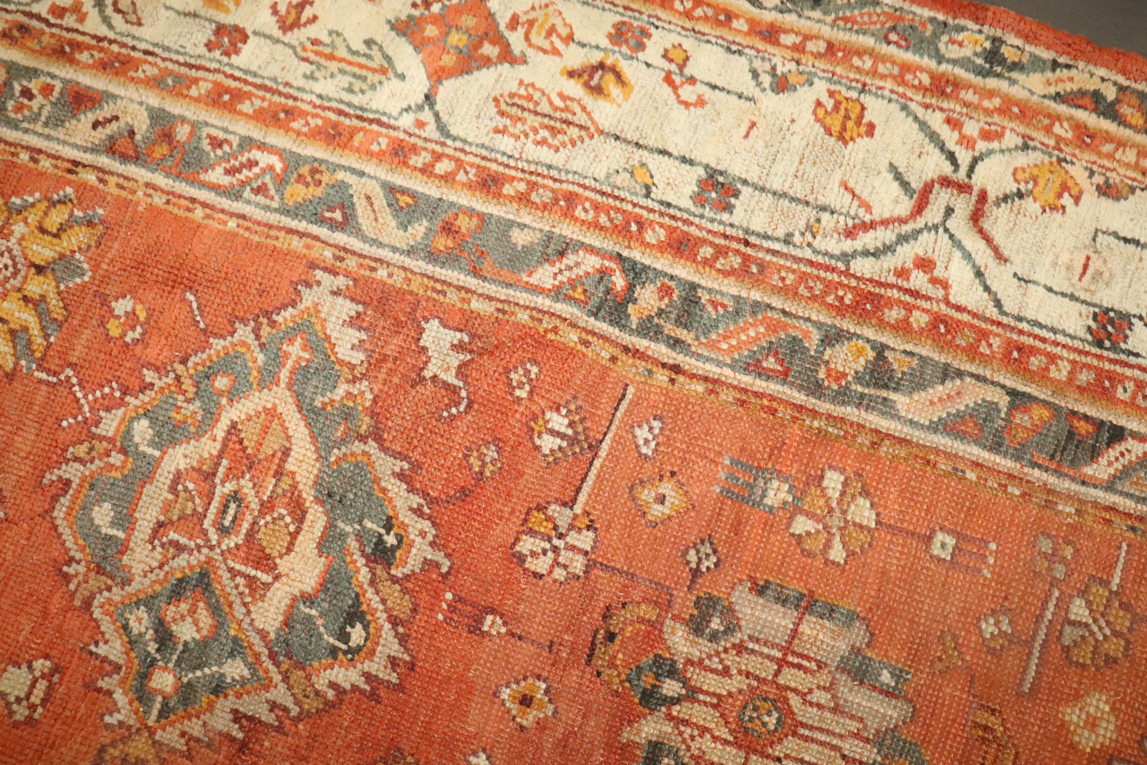 Zabihi Collection Kürbis Orange Großer antiker türkischer Oushak-Teppich im Angebot 2