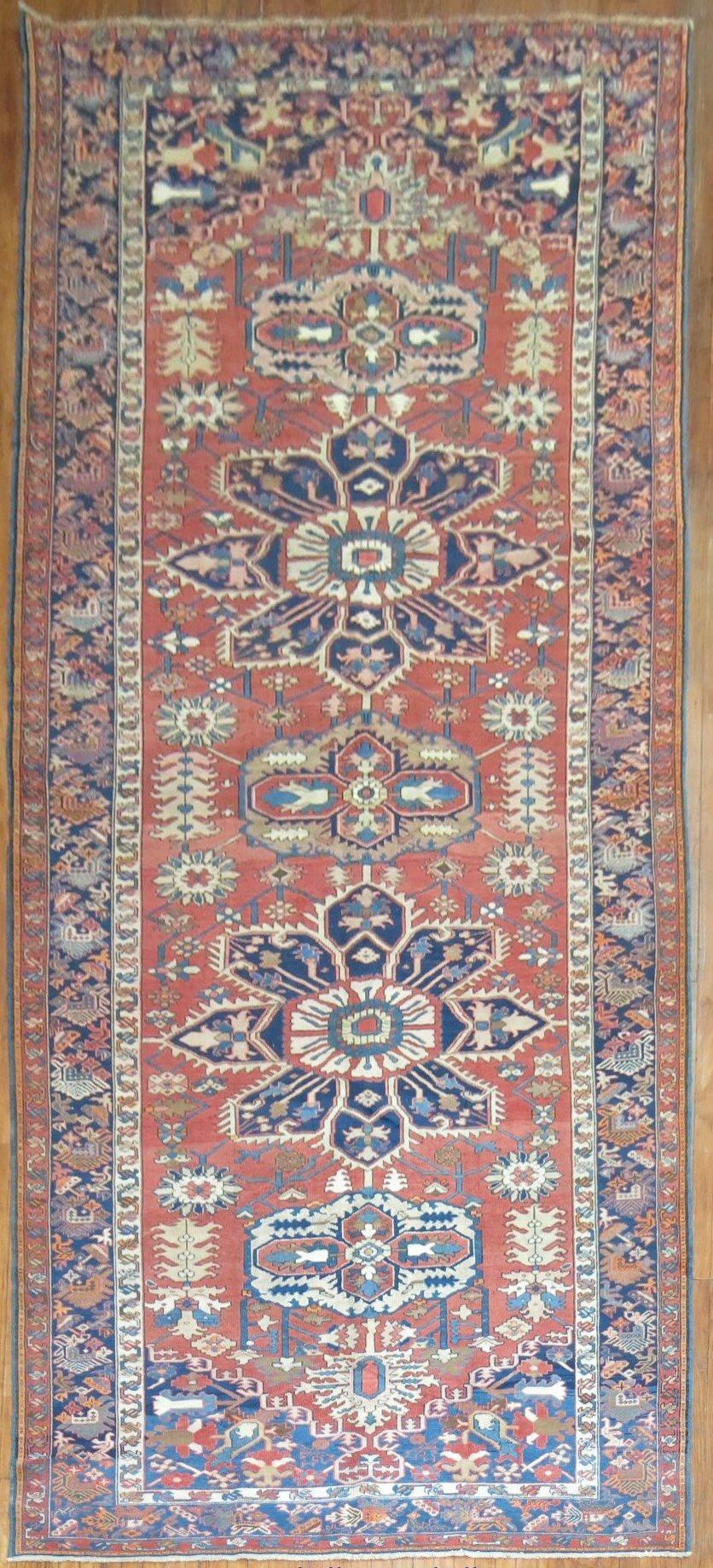 Zabihi Collection Rare Antique Persian Serapi Korridor Läufer (Wolle) im Angebot