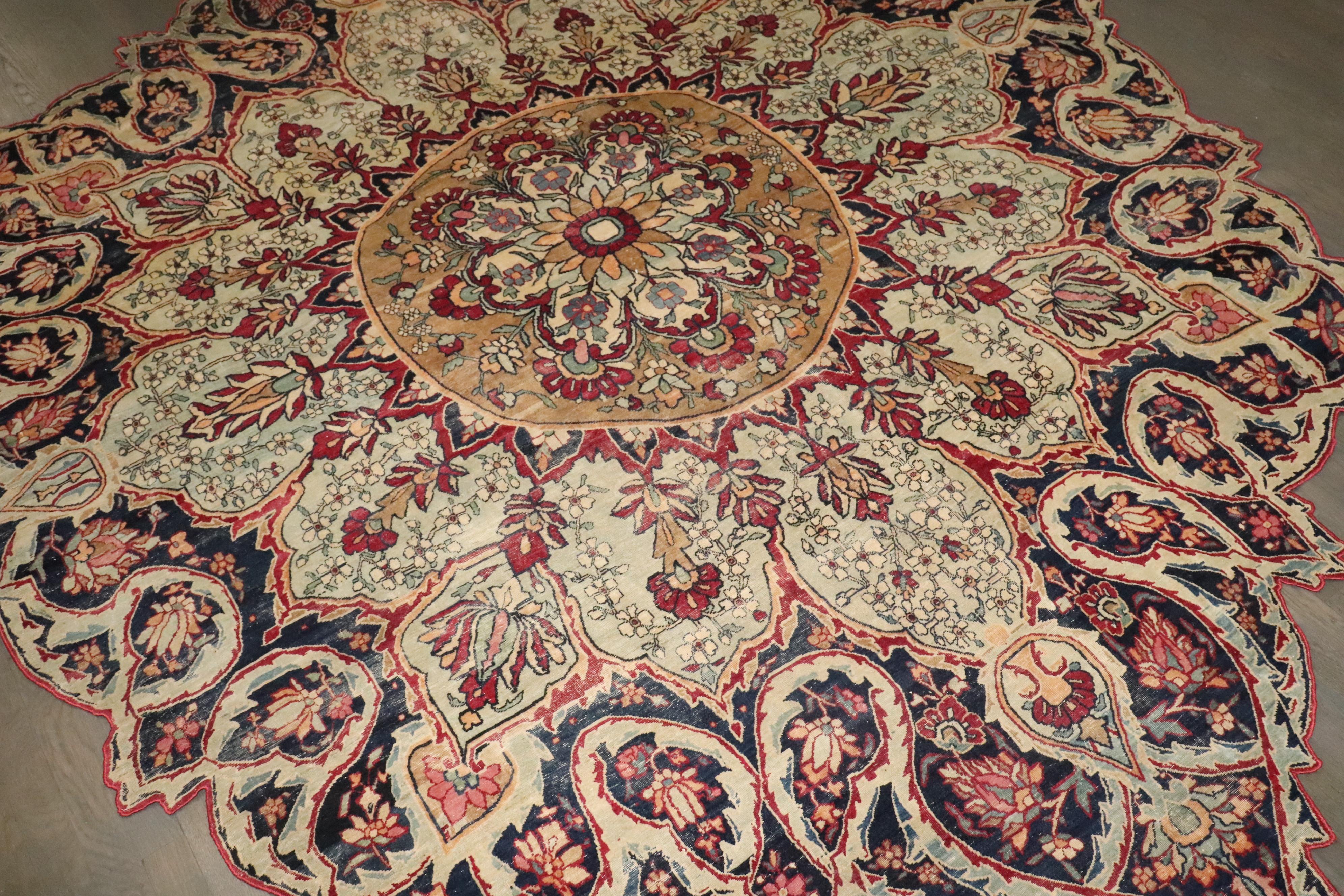 Néo-Renaissance Zabihi Collection Rare Persian Tabriz Medallion Scalloped Oval Rondel Rug en vente