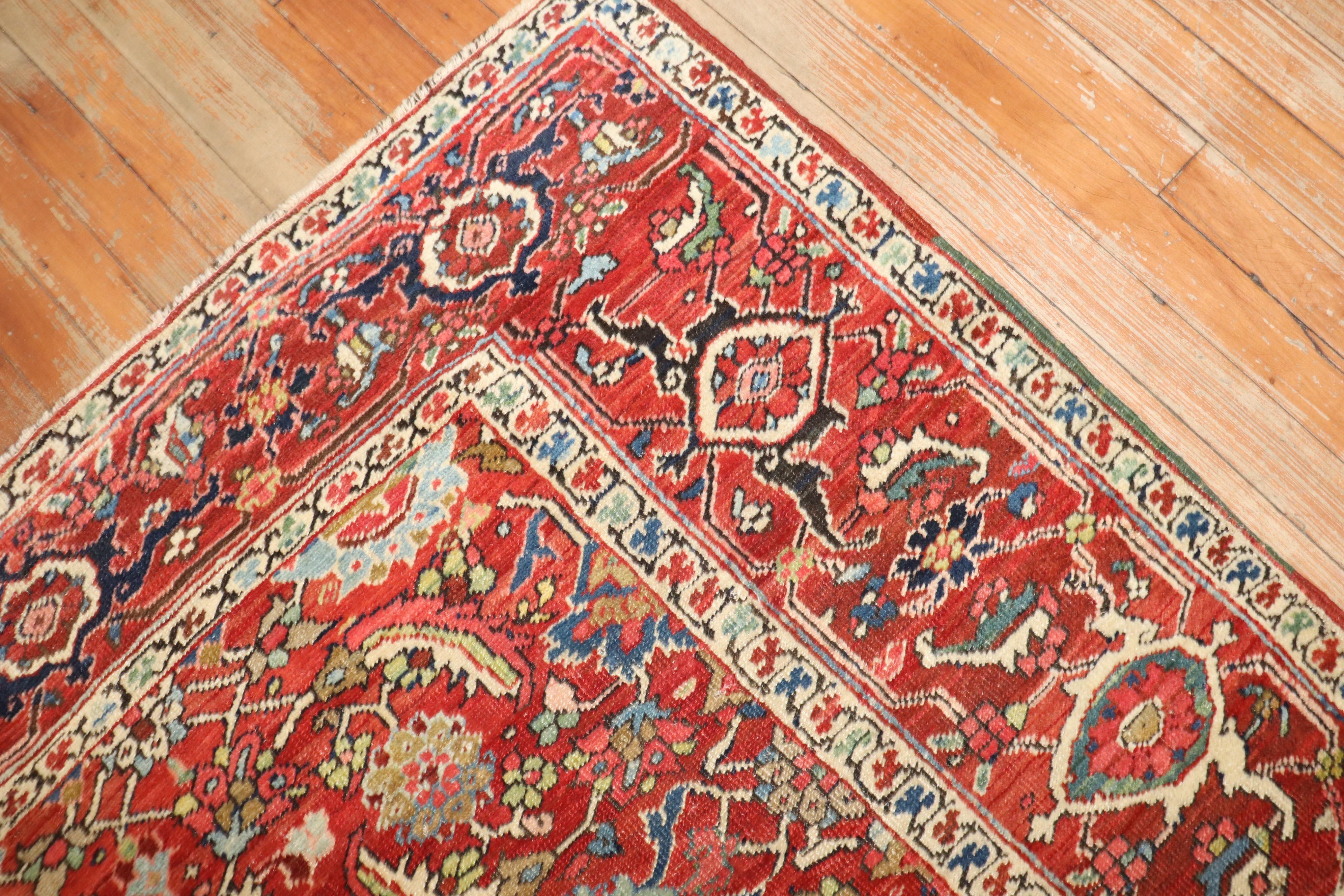 Tapis persan Serapi ancien rouge de la collection Zabihi en vente 1