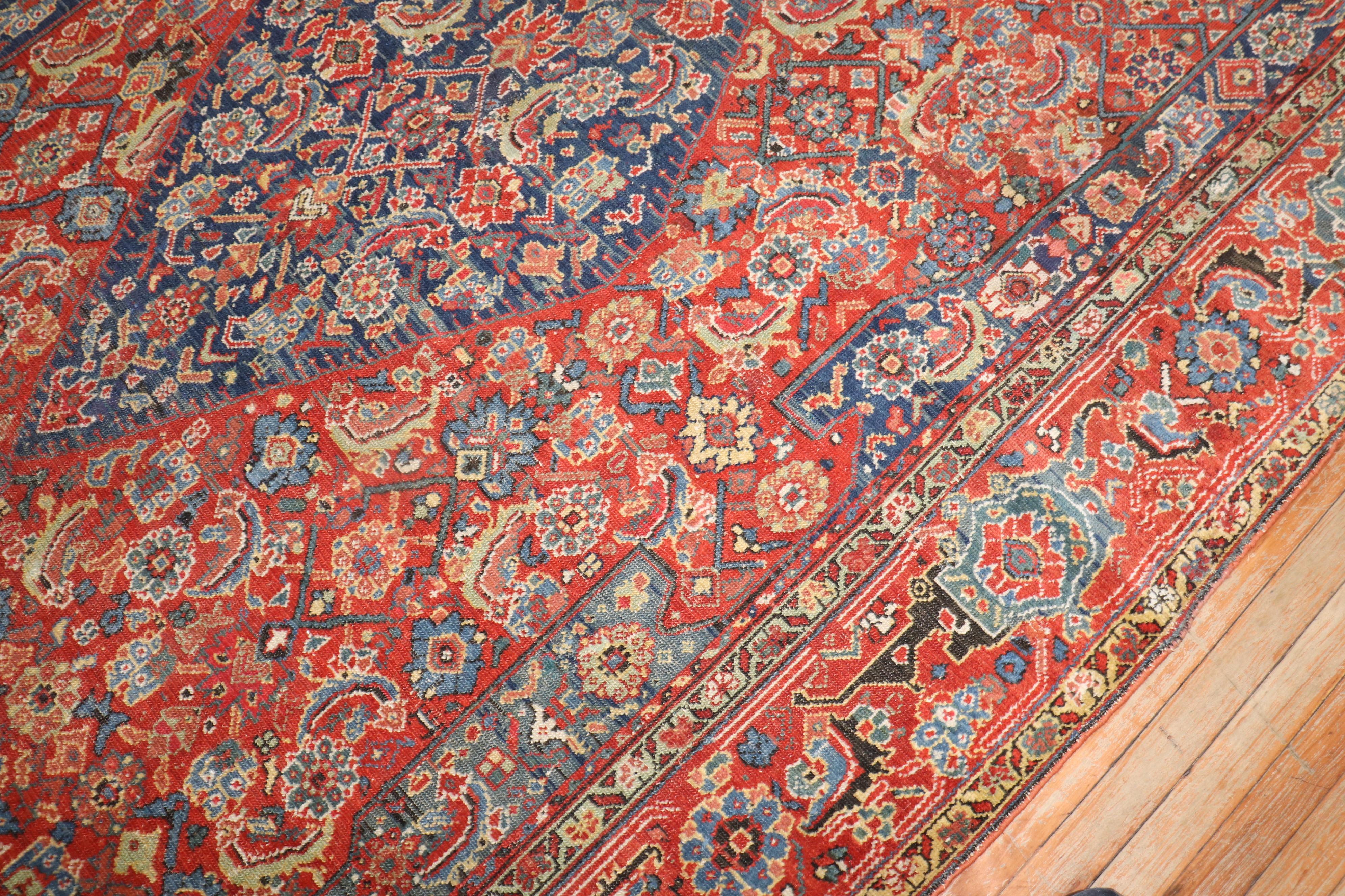ein roter und blauer Teppich in Korridorgröße aus dem Nordwesten Persiens aus dem frühen 20. Das Medaillon wurde absichtlich aus dem Jahrhundert des Teppichs gewebt

Einzelheiten
Teppich nein.	j2934
Größe	6' 6