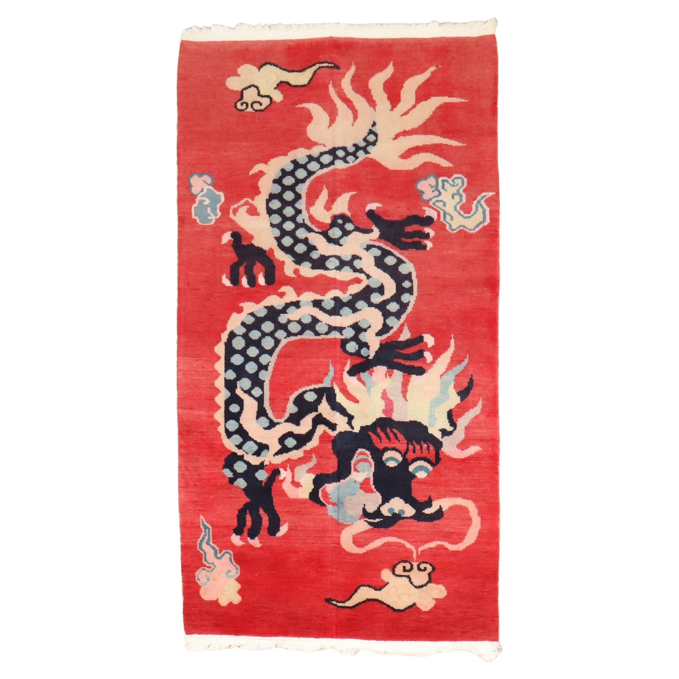 Tapis tibétain vintage avec dragon rouge de la collection Zabihi en vente