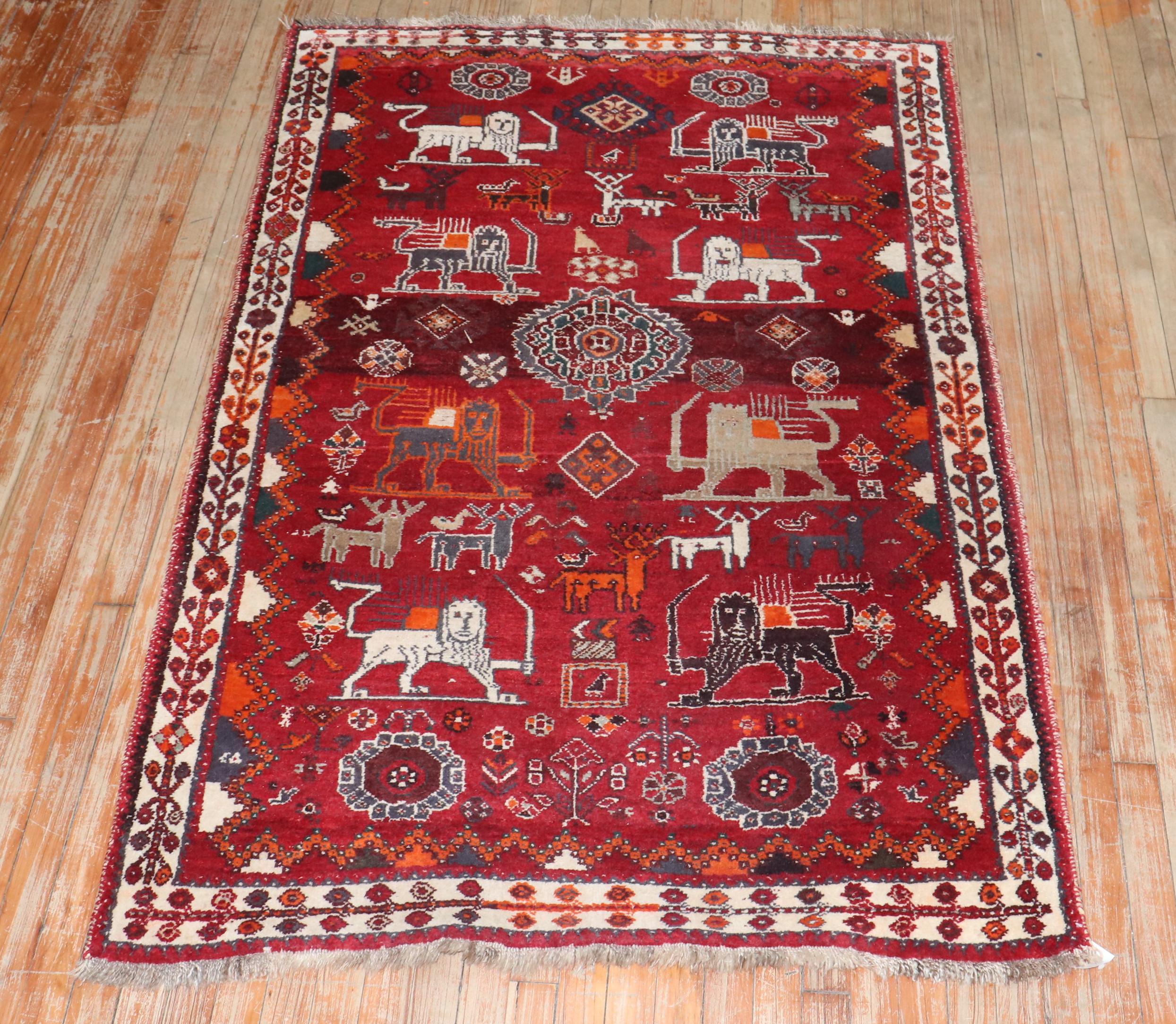 Zabihi Collection Roter Persischer Gabbeh-Teppich mit Bildern (20. Jahrhundert) im Angebot