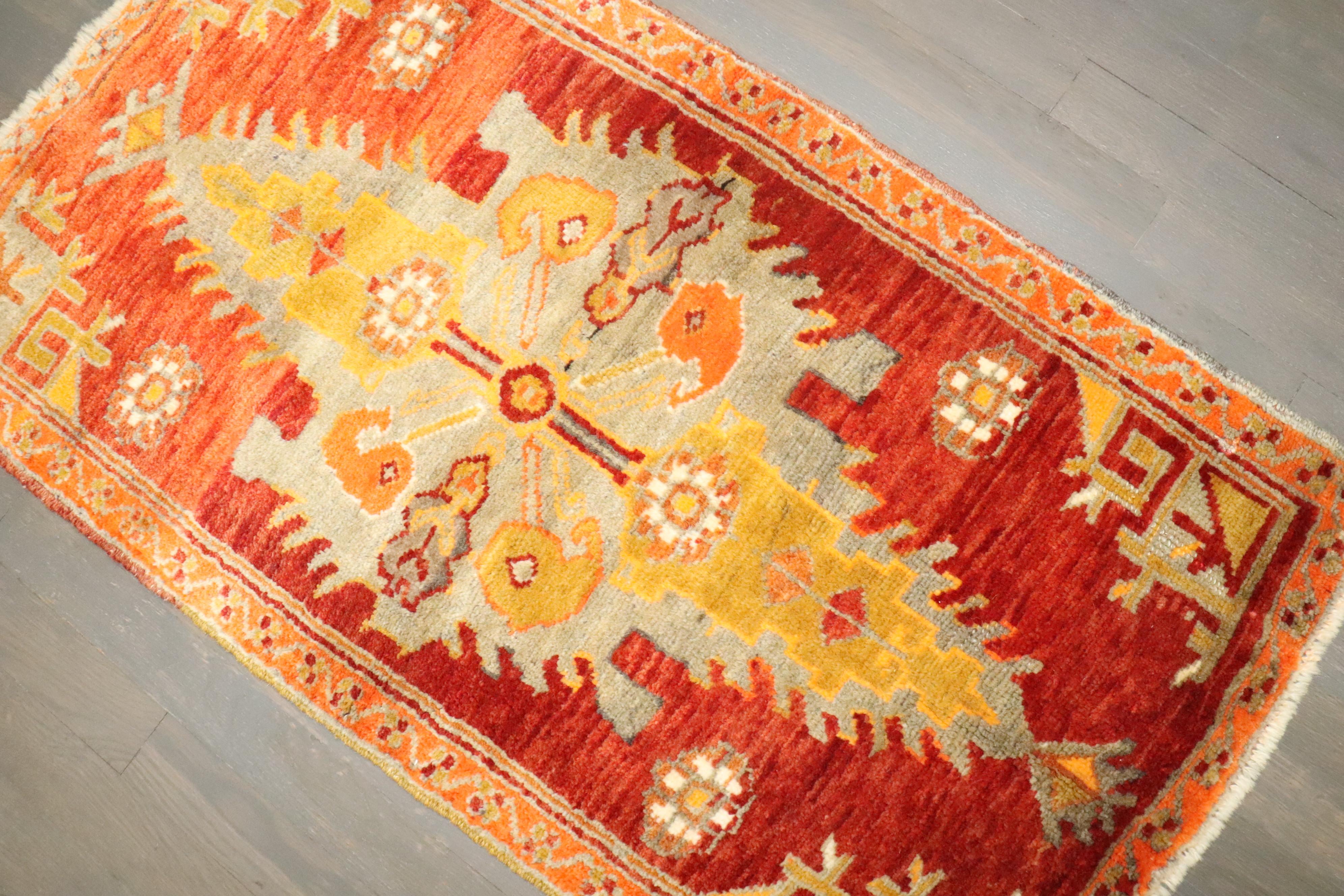 Zabihi Collection Red Turkish Sivas Small Rug In Good Condition For Sale In New York, NY