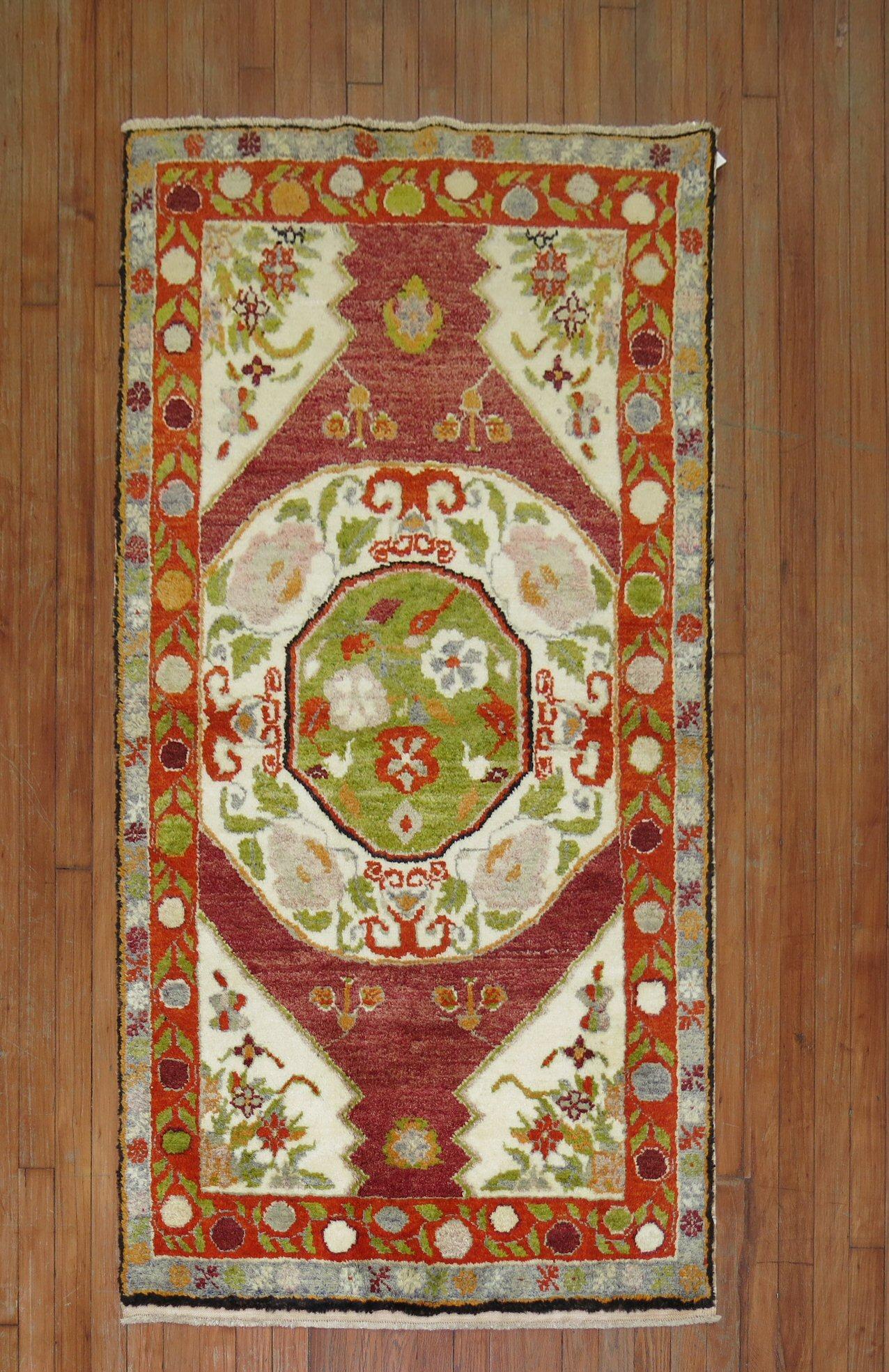 mid 20th century Turkish Anatolian Red rug

rug no.	30992
size	3'2