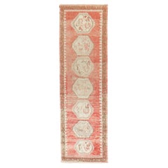 Zabihi Collection Traves de Mesa Turco Vintage Rojo Oushak Estrecho