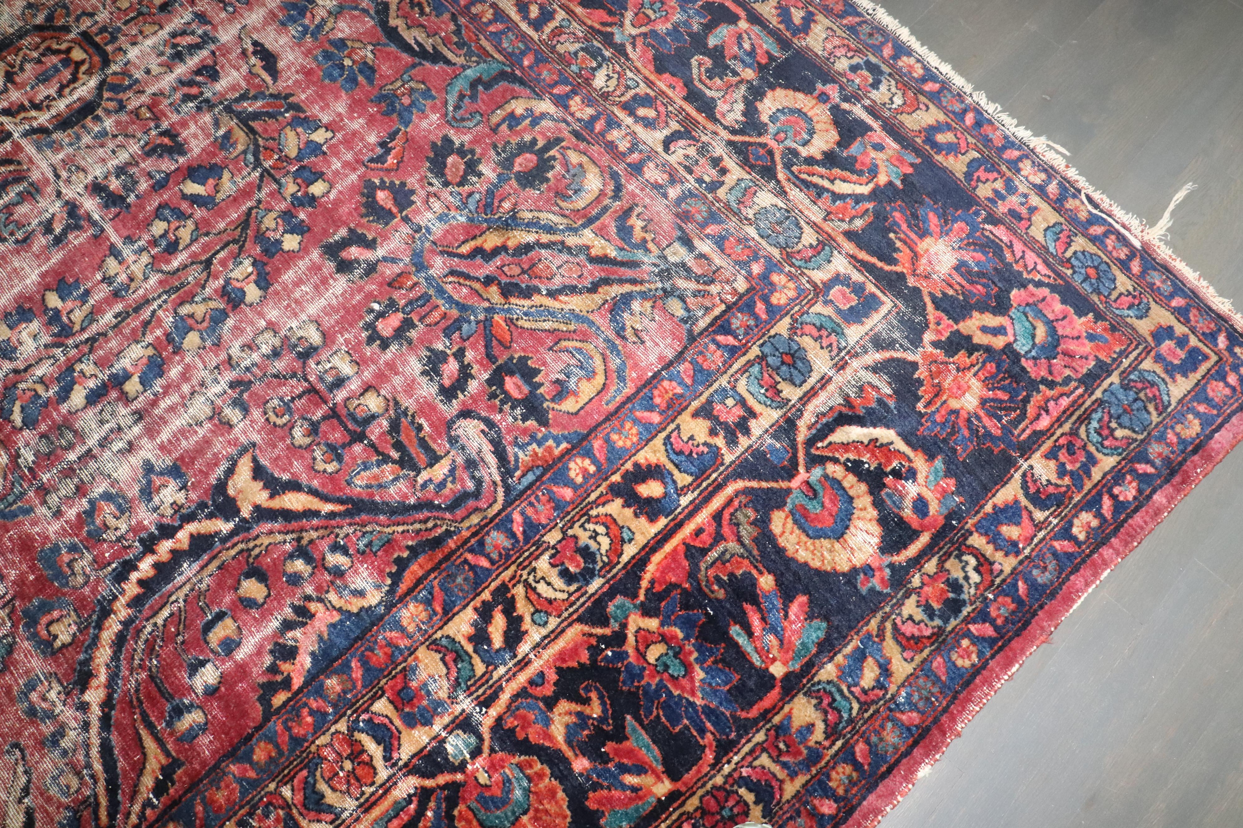 Zabihi Kollektion Room Size Persischer Distressed Teppich im Used-Look (20. Jahrhundert) im Angebot