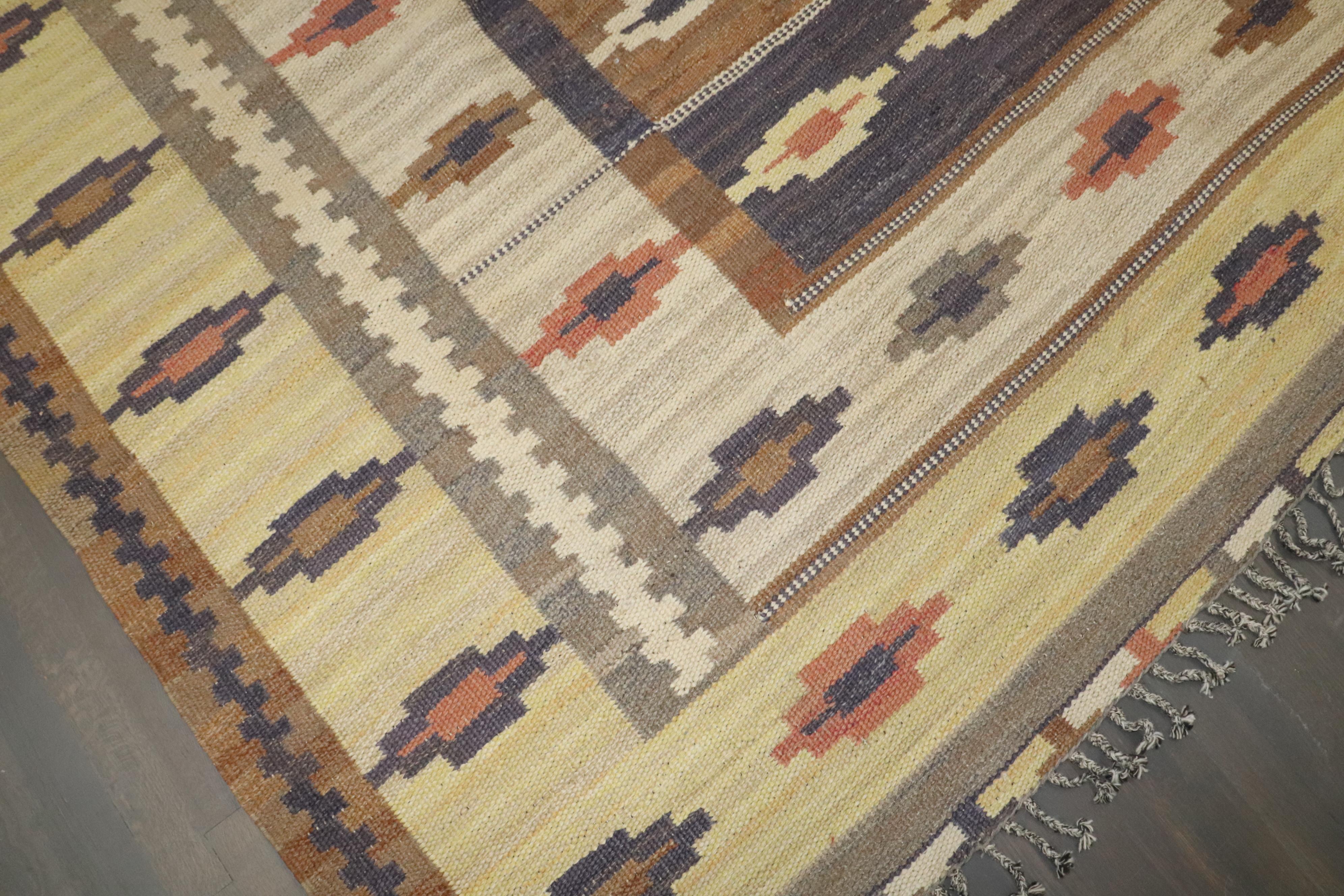 Zabihi Collection Room Size Rustic Swedish Kilim In Good Condition For Sale In New York, NY