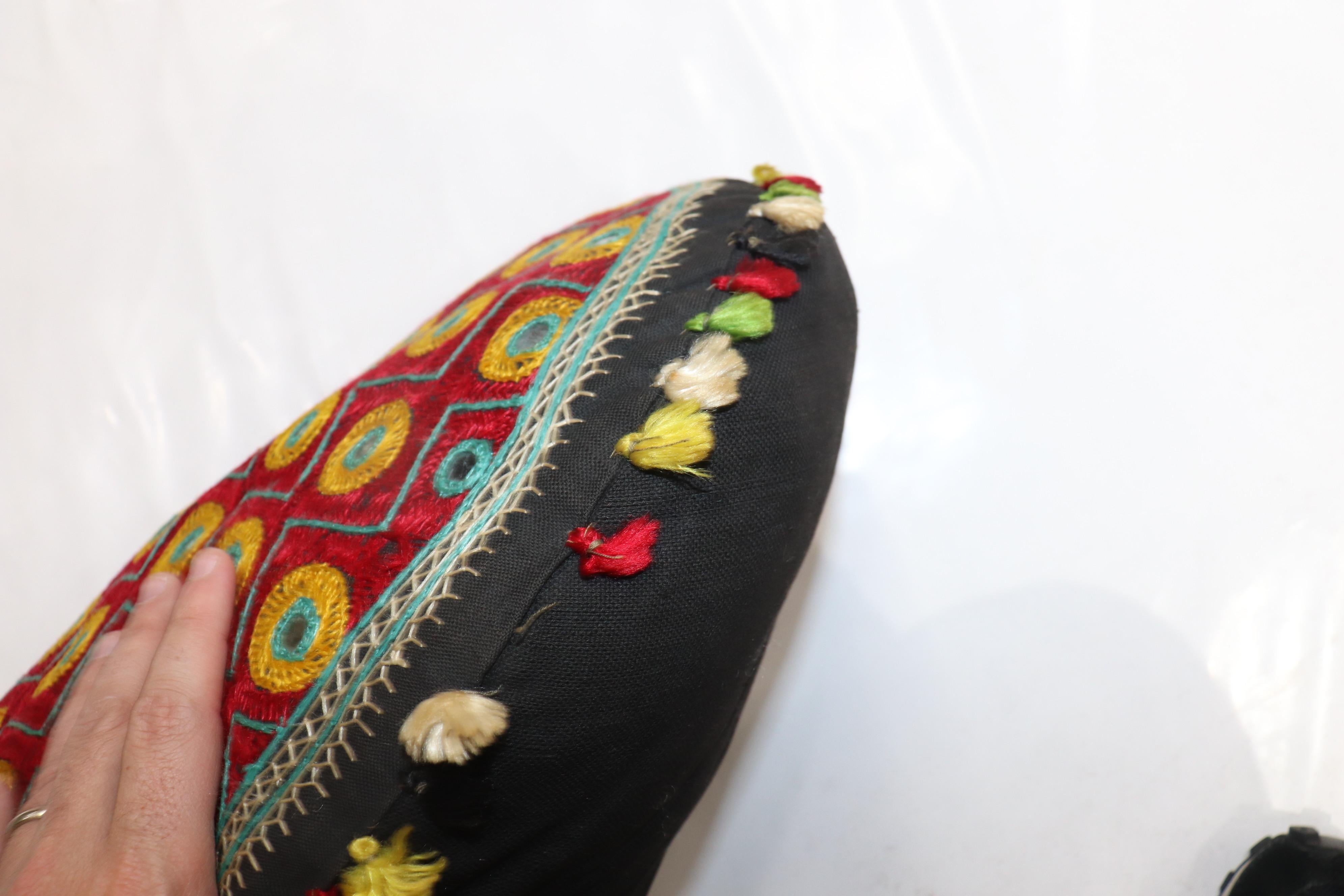 Zabihi Collection Round Indian Textile Pillow Bon état - En vente à New York, NY