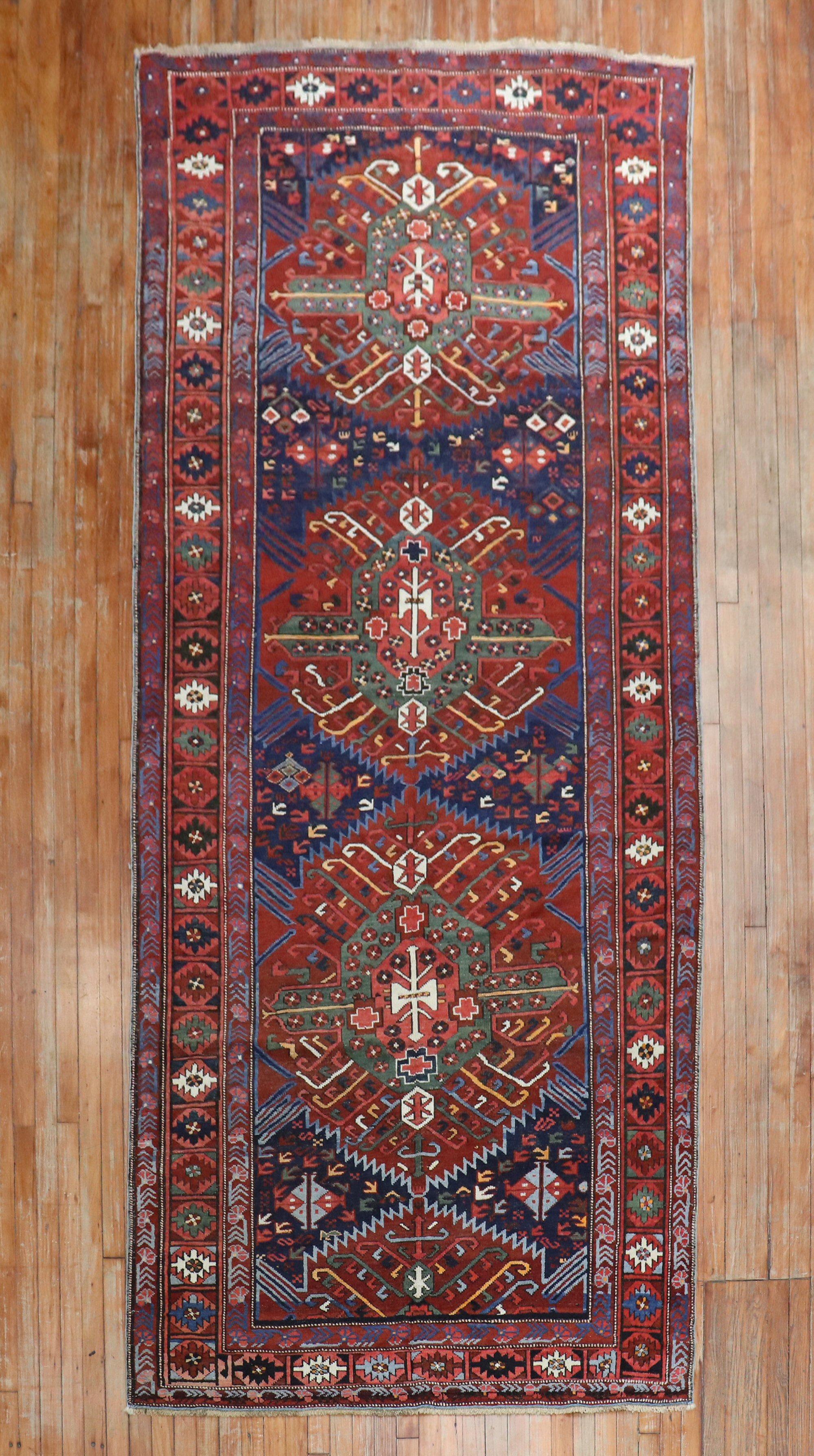 Tapis de galerie ancien russe Zeychour Collection Zabihi Bon état - En vente à New York, NY