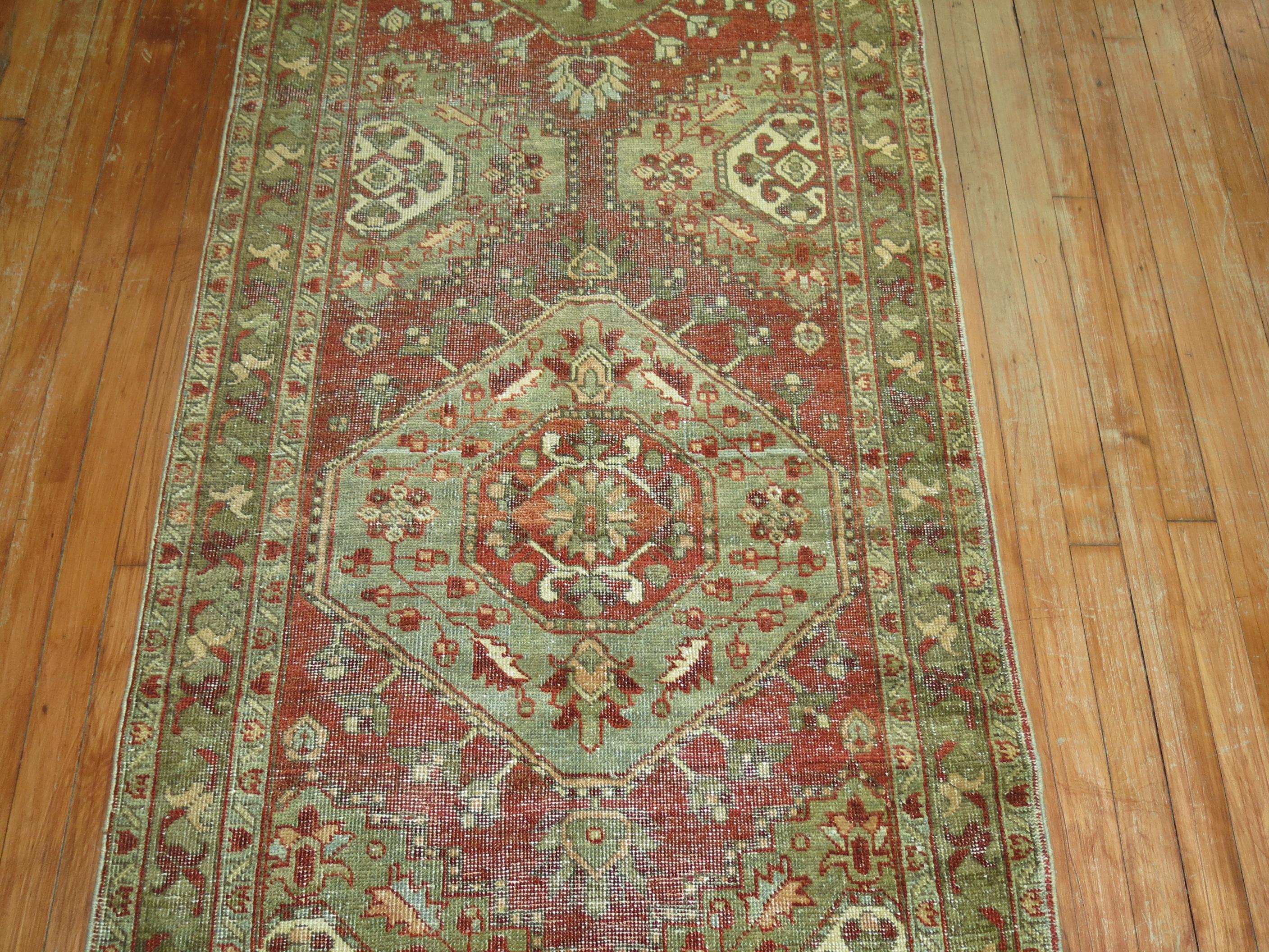 Runner Zabihi Collection Rustic Antique Persian Heriz In condizioni discrete in vendita a New York, NY