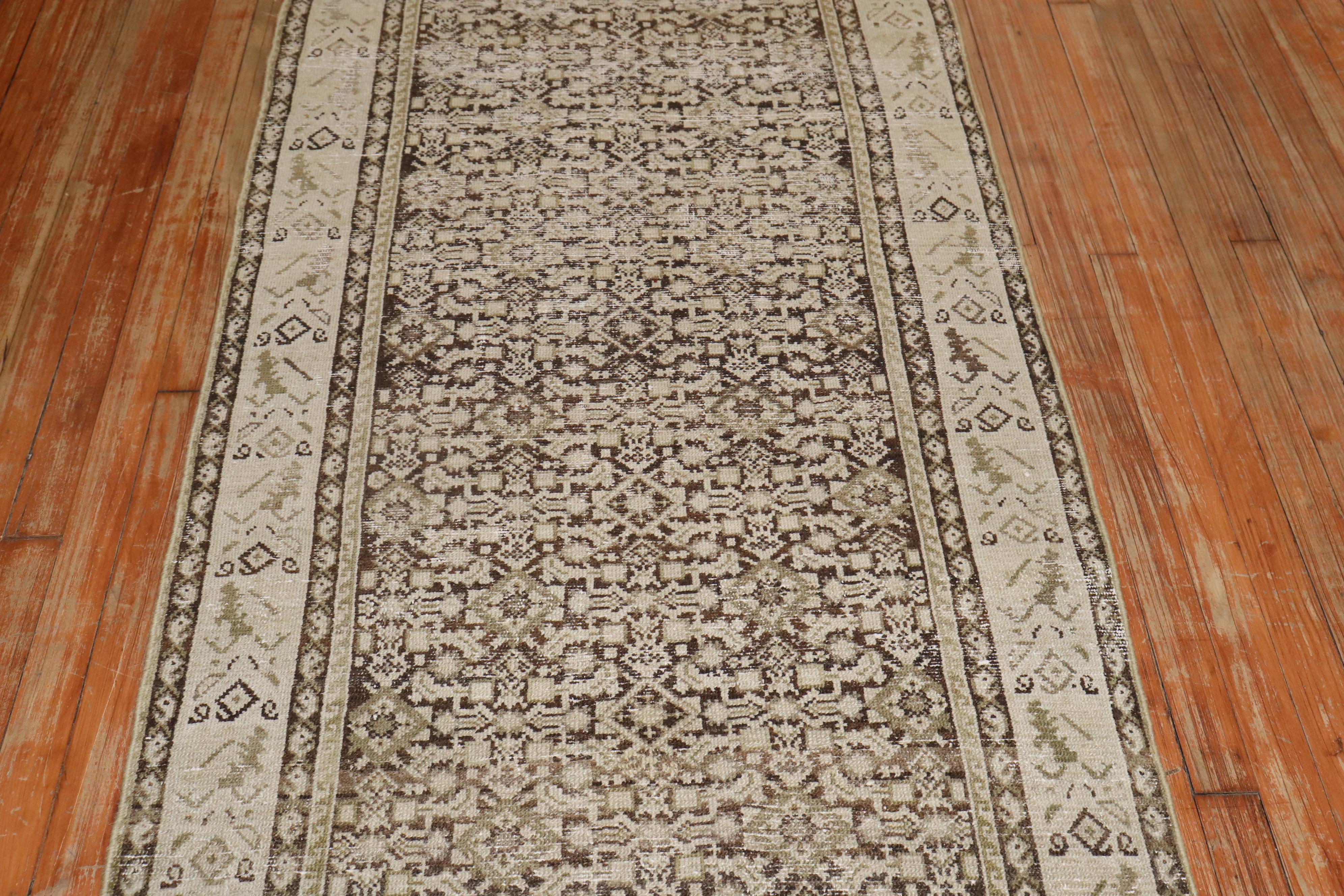Runner antico Zabihi Collection'S Marrone rustico Malayer In condizioni discrete in vendita a New York, NY