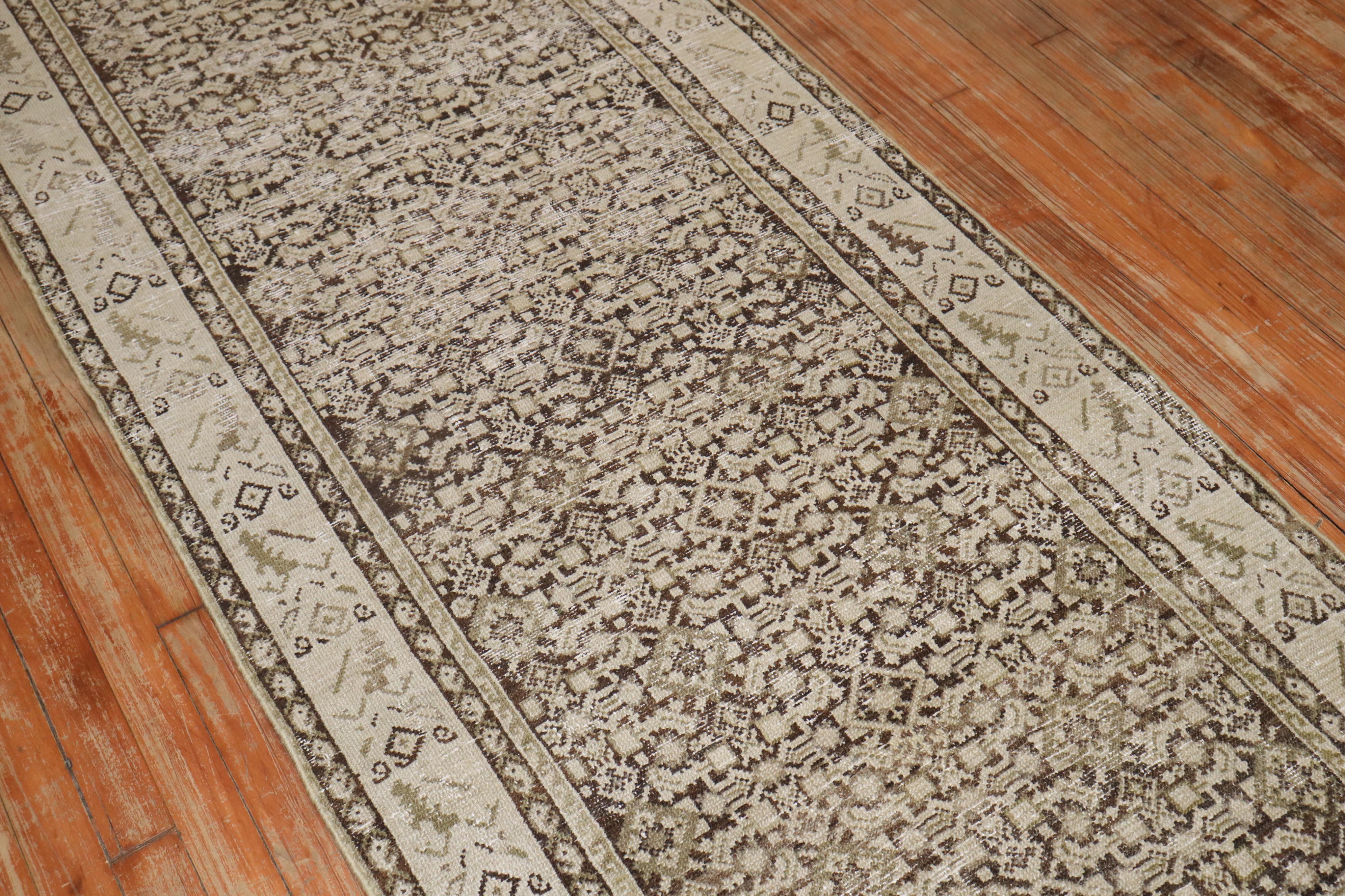 XX secolo Runner antico Zabihi Collection'S Marrone rustico Malayer in vendita