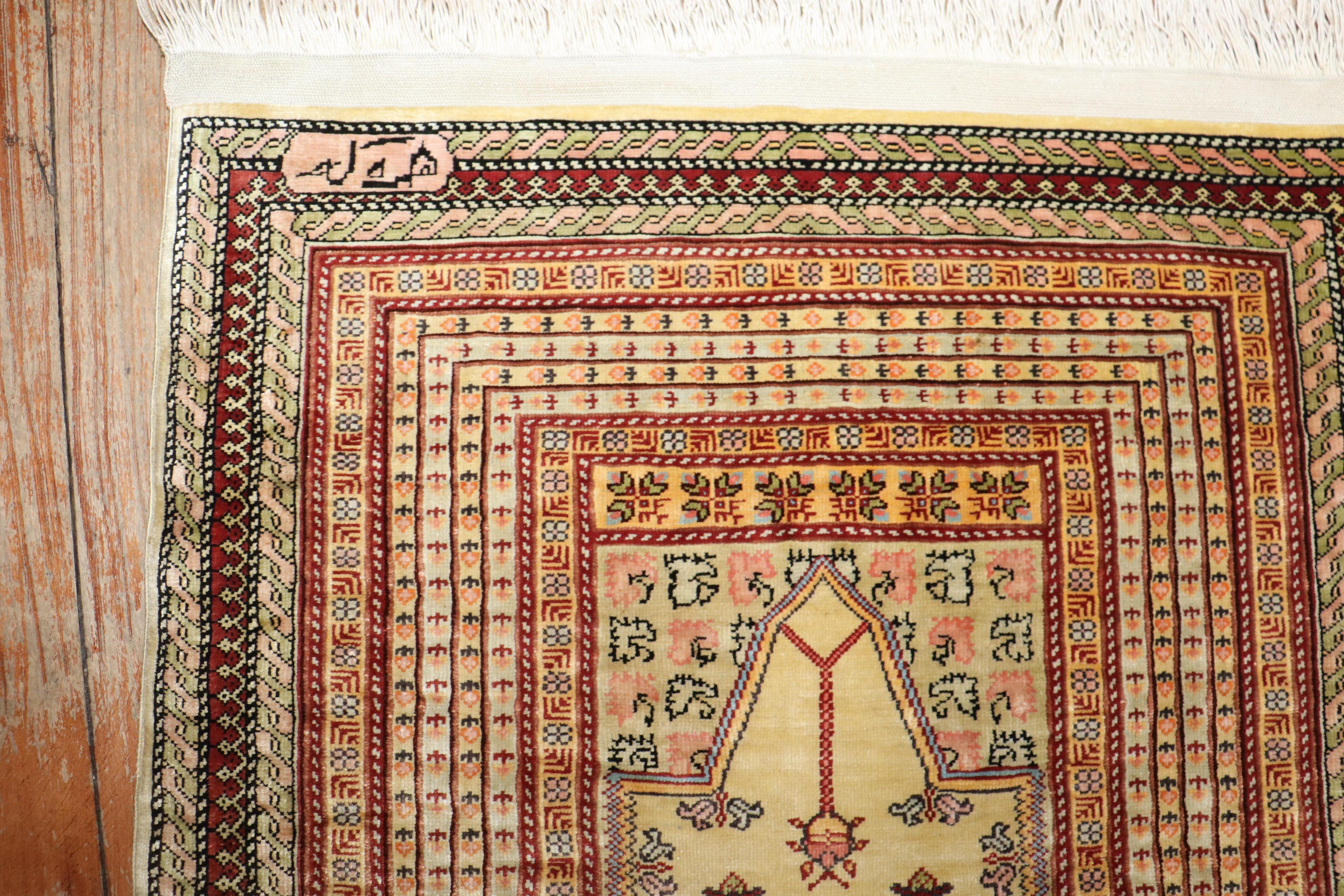 20ième siècle Tapis de prière Zabihi Collection Silk Herekeh en vente