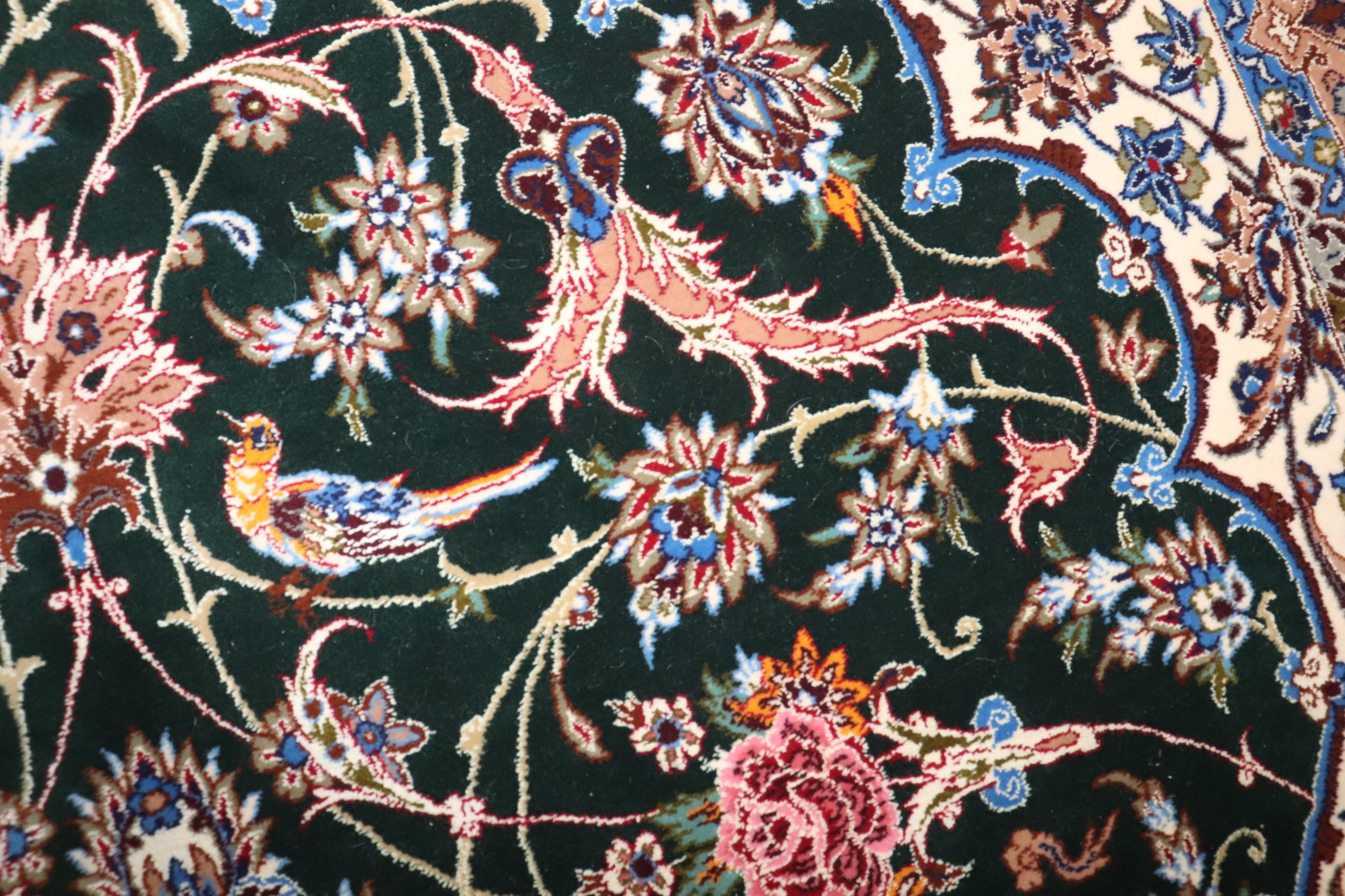 Zabihi Collection Silk Warp Green Persian Isfahan Prayer Rug im Zustand „Hervorragend“ im Angebot in New York, NY