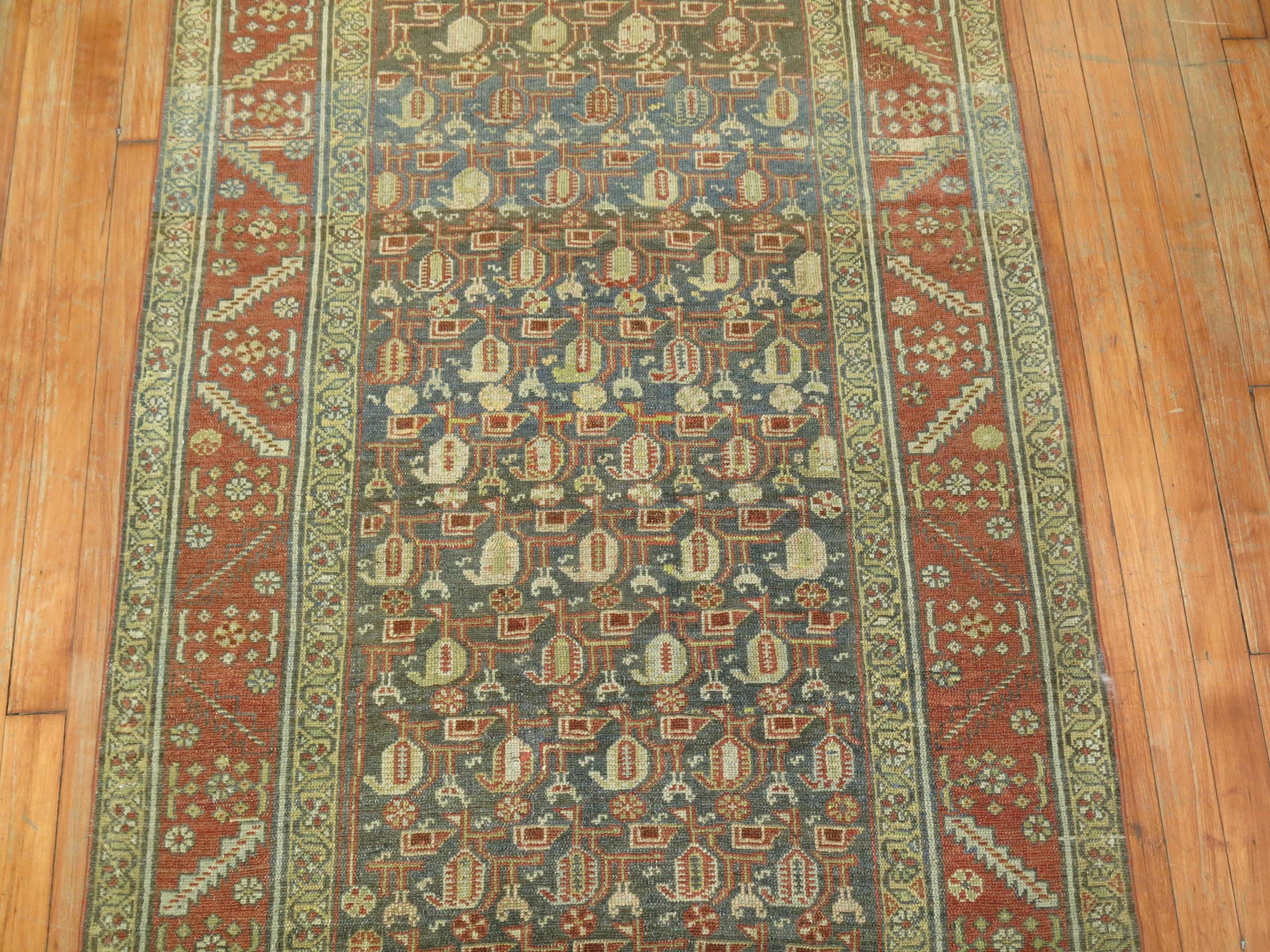 Zabihi Collection'S Piccolo Runner persiano Malayer In condizioni buone in vendita a New York, NY