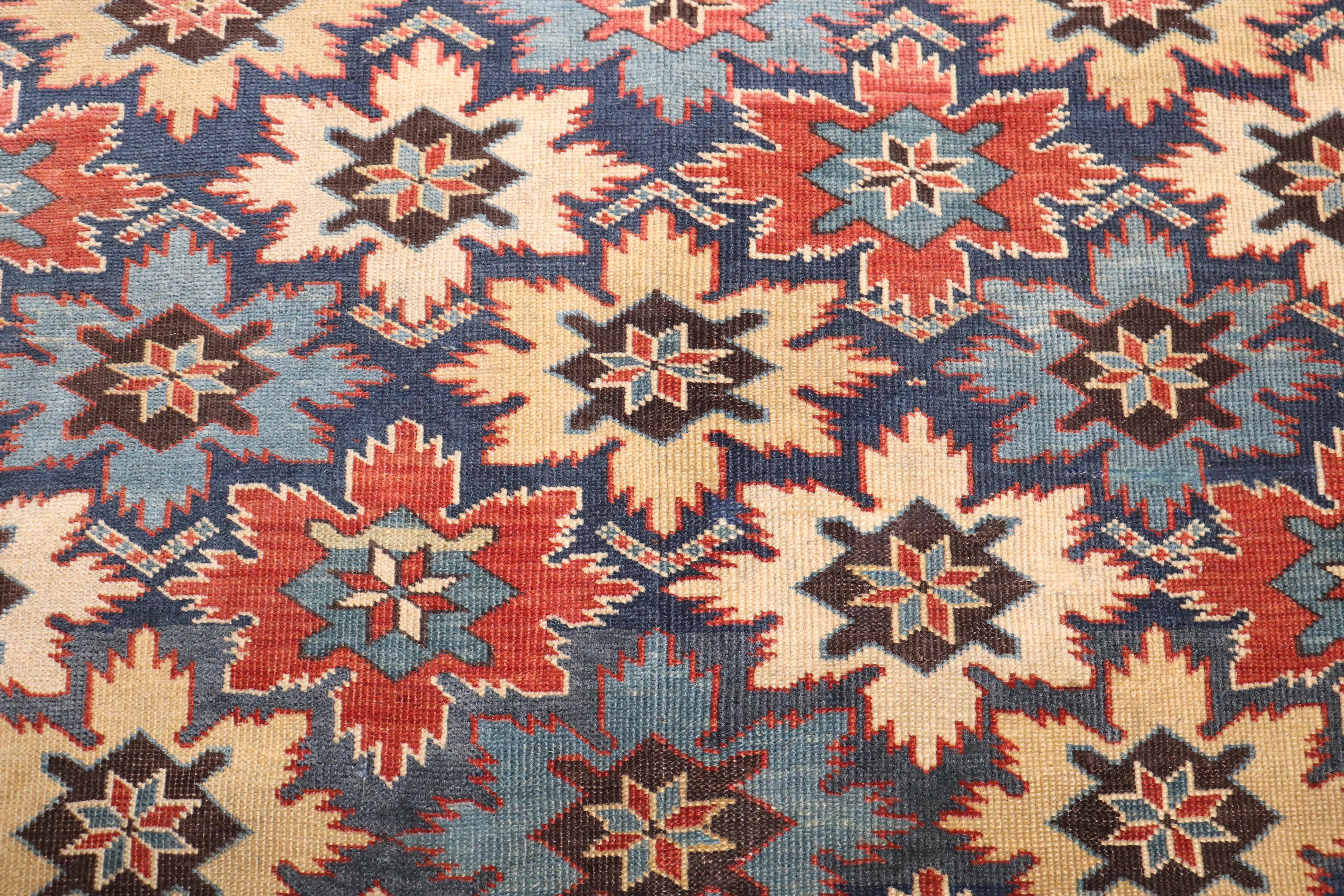 Superbe tapis ancien rKuba du Caucase datant de la fin du 19e siècle, avec un rare motif de flocons de neige sur tout le pourtour.

Mesures : 3'2