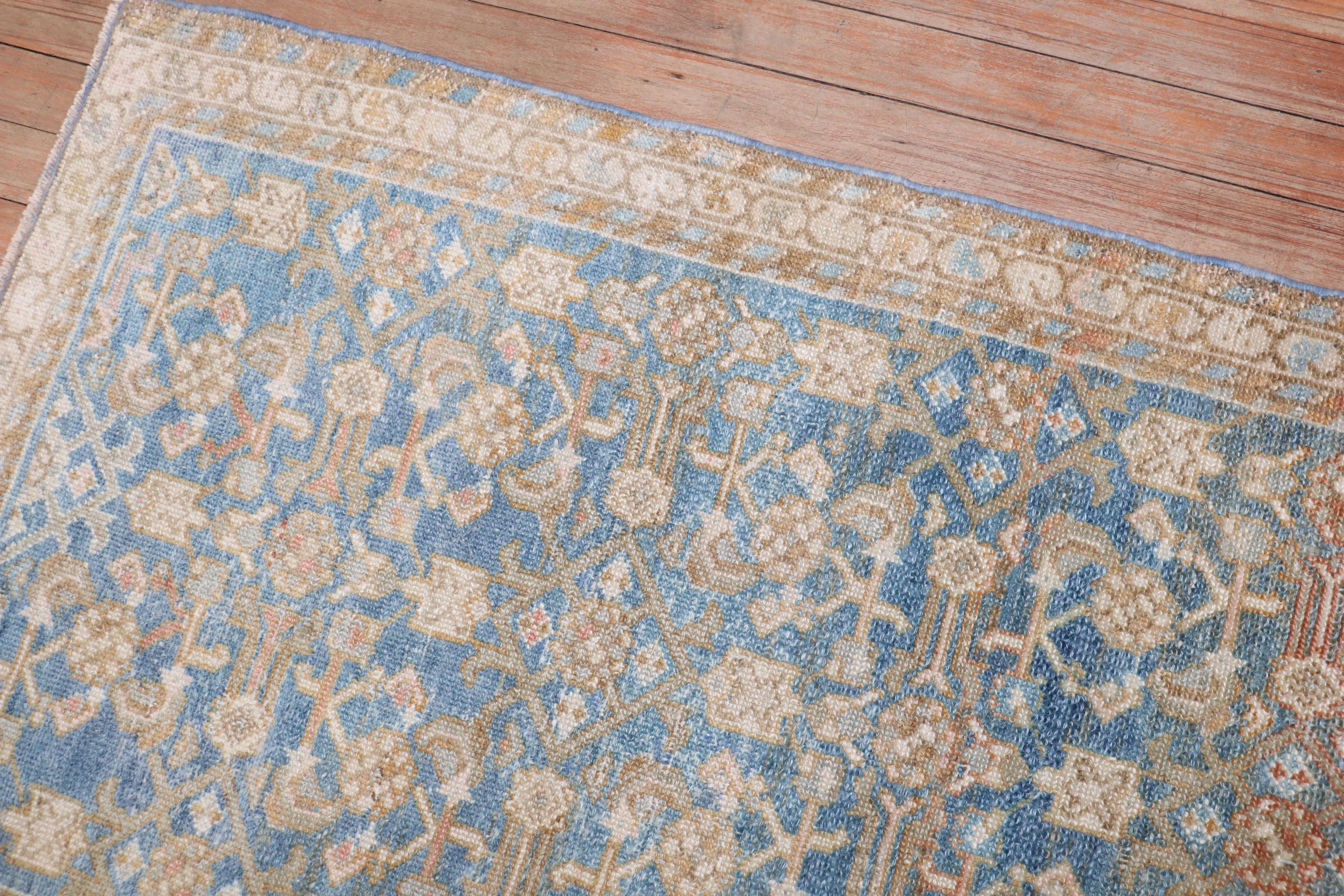 Zabihi Collection Weiches Blau Persisch Malayer Quadratischer Teppich (Rustikal) im Angebot