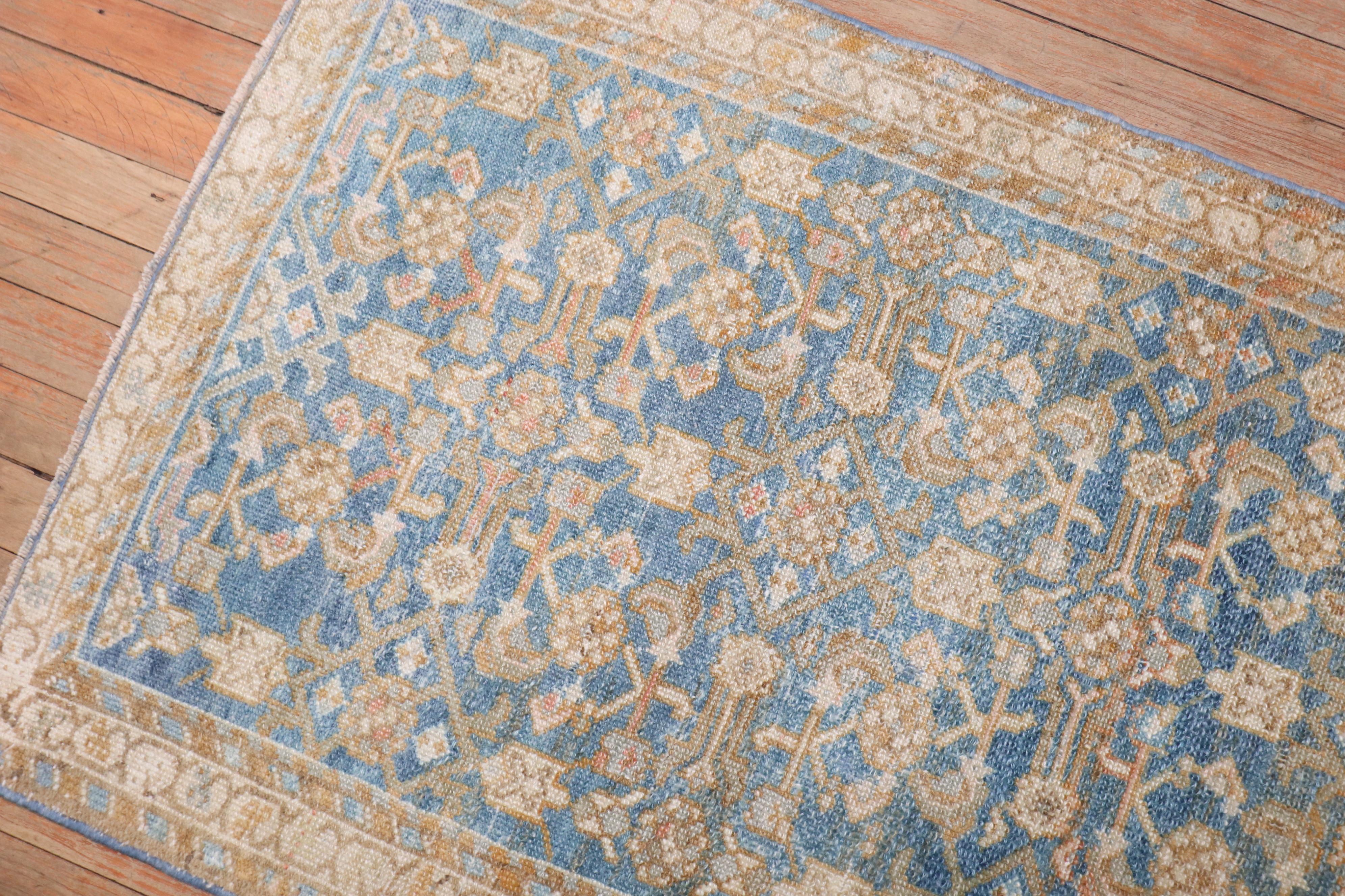 Zabihi Collection Weiches Blau Persisch Malayer Quadratischer Teppich im Zustand „Gut“ im Angebot in New York, NY