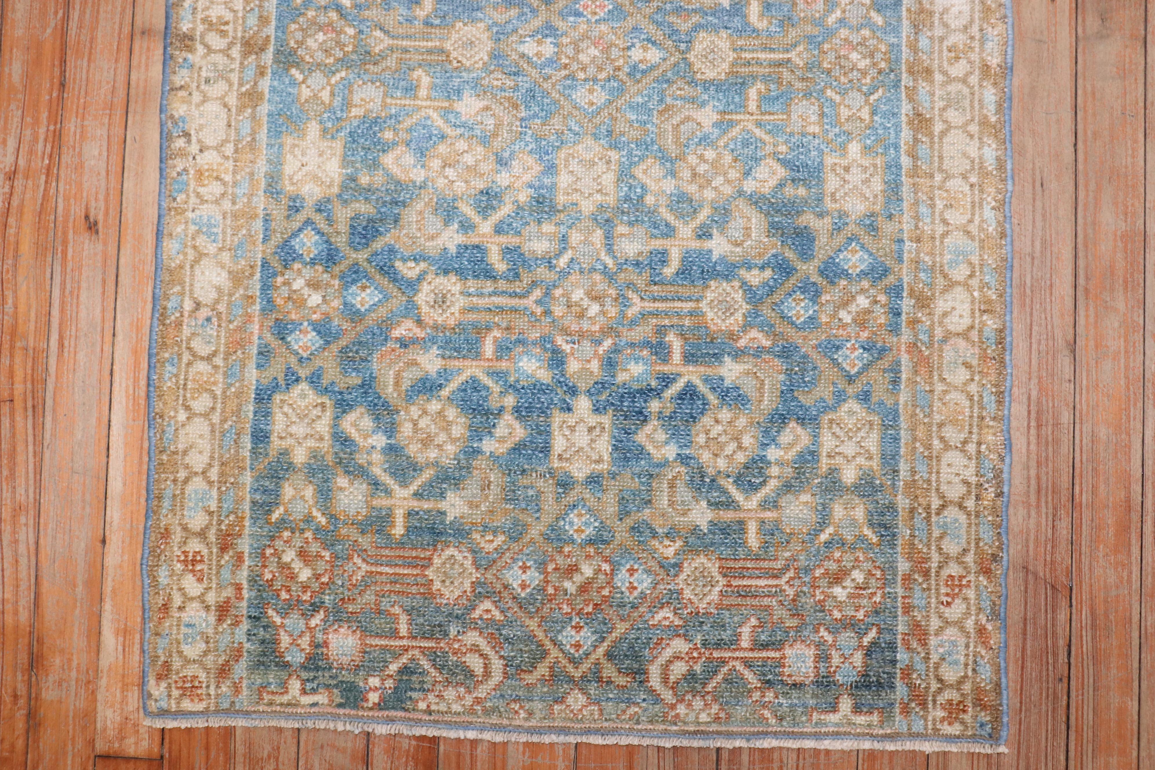 Zabihi Collection Weiches Blau Persisch Malayer Quadratischer Teppich (20. Jahrhundert) im Angebot