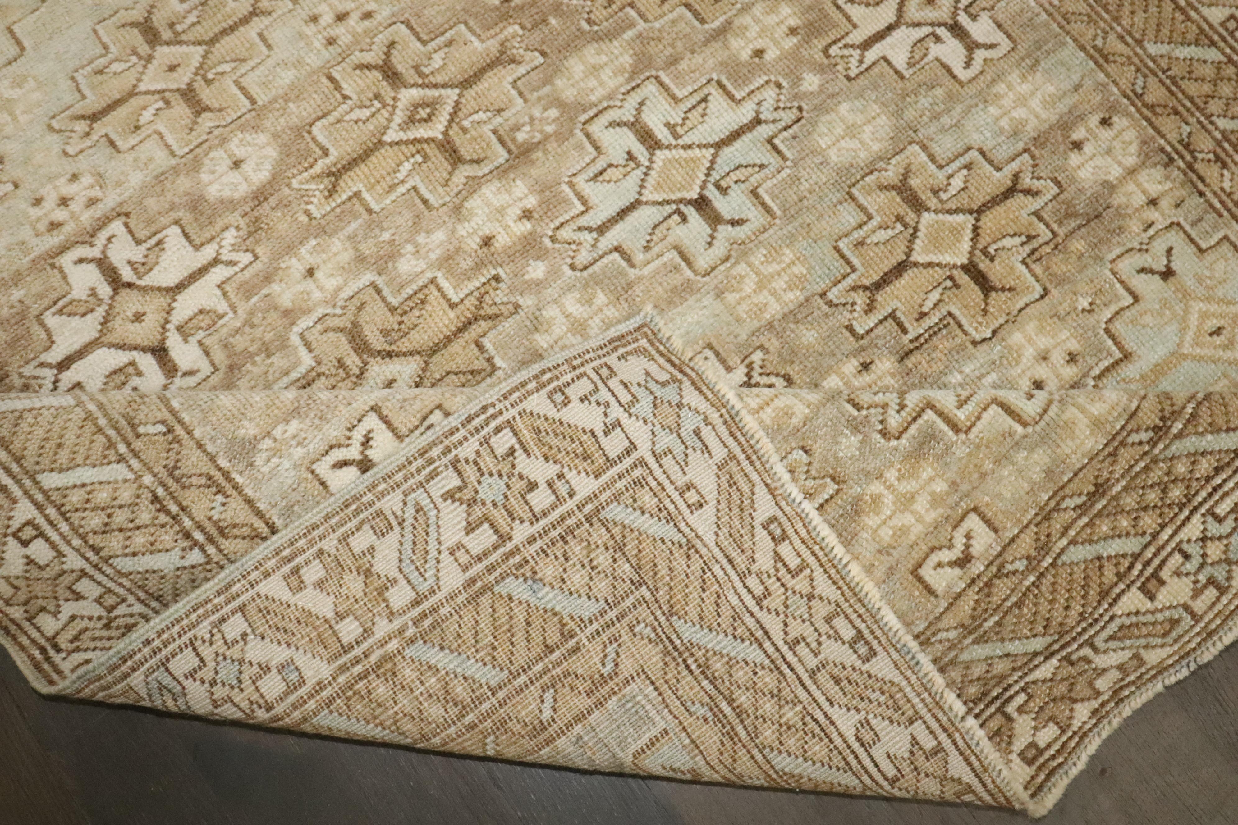 ein kaukasischer Schirwan-Teppich aus dem frühen 20. Jahrhundert in hellgrünen und neutralen Tönen

Einzelheiten
Teppich nein.	j4744
Größe	3' 1