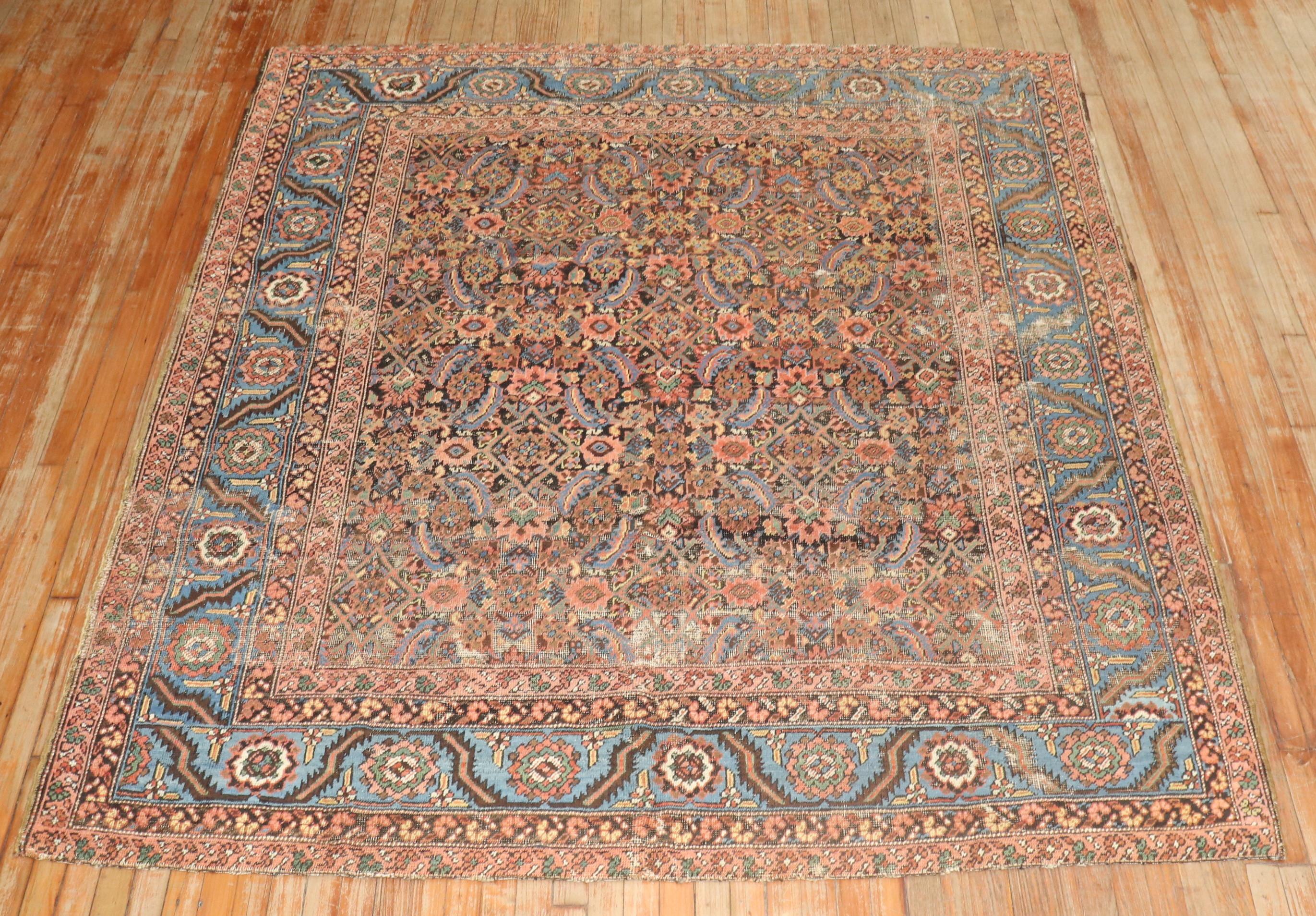 un tappeto quadrato persiano Bakshaish della fine del XIX secolo, usurato

Dettagli
rug no.	j3973
dimensione	7' 1