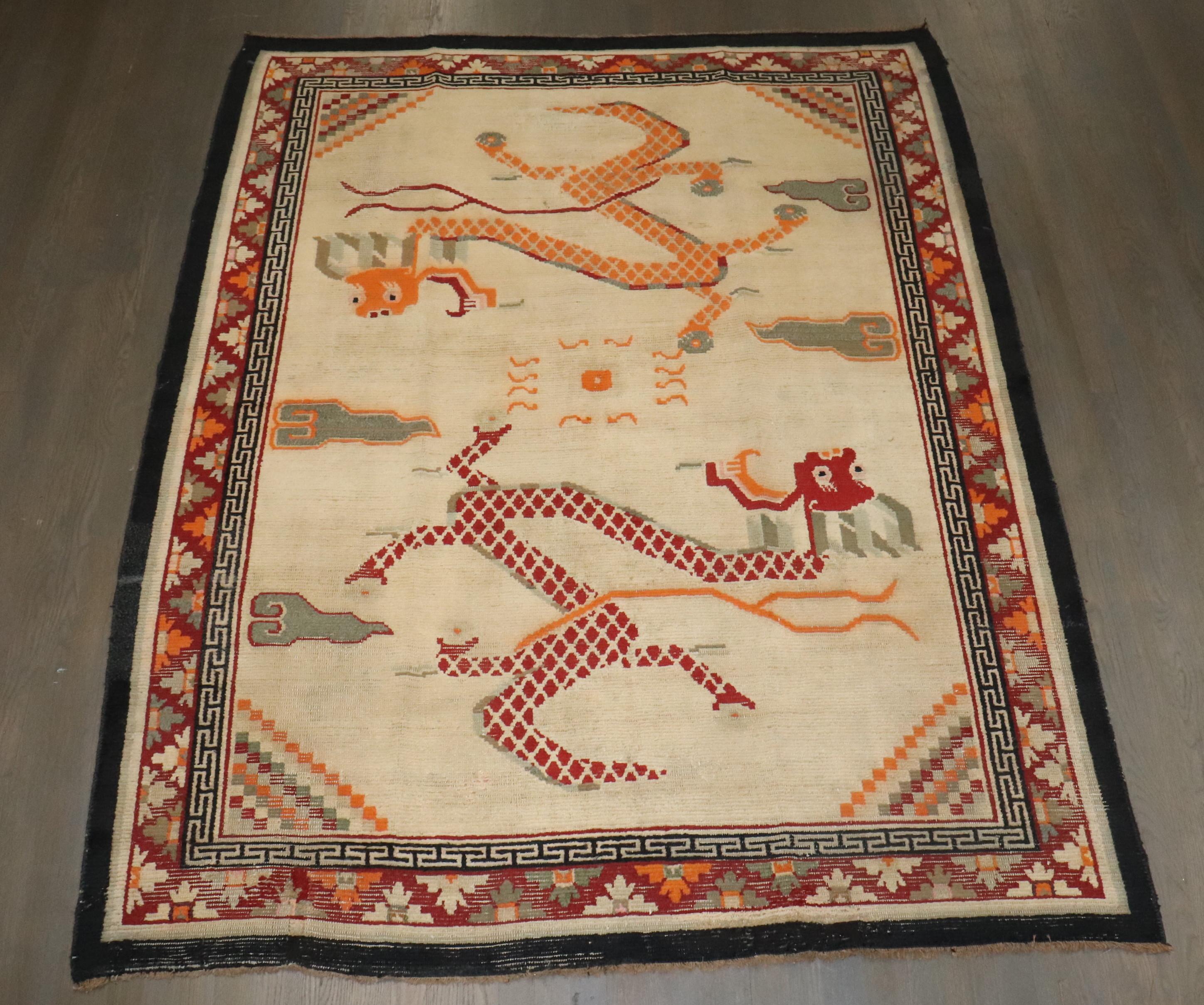 Tapis tibétain vintage carré Dragon de la collection Zabihi en vente 1