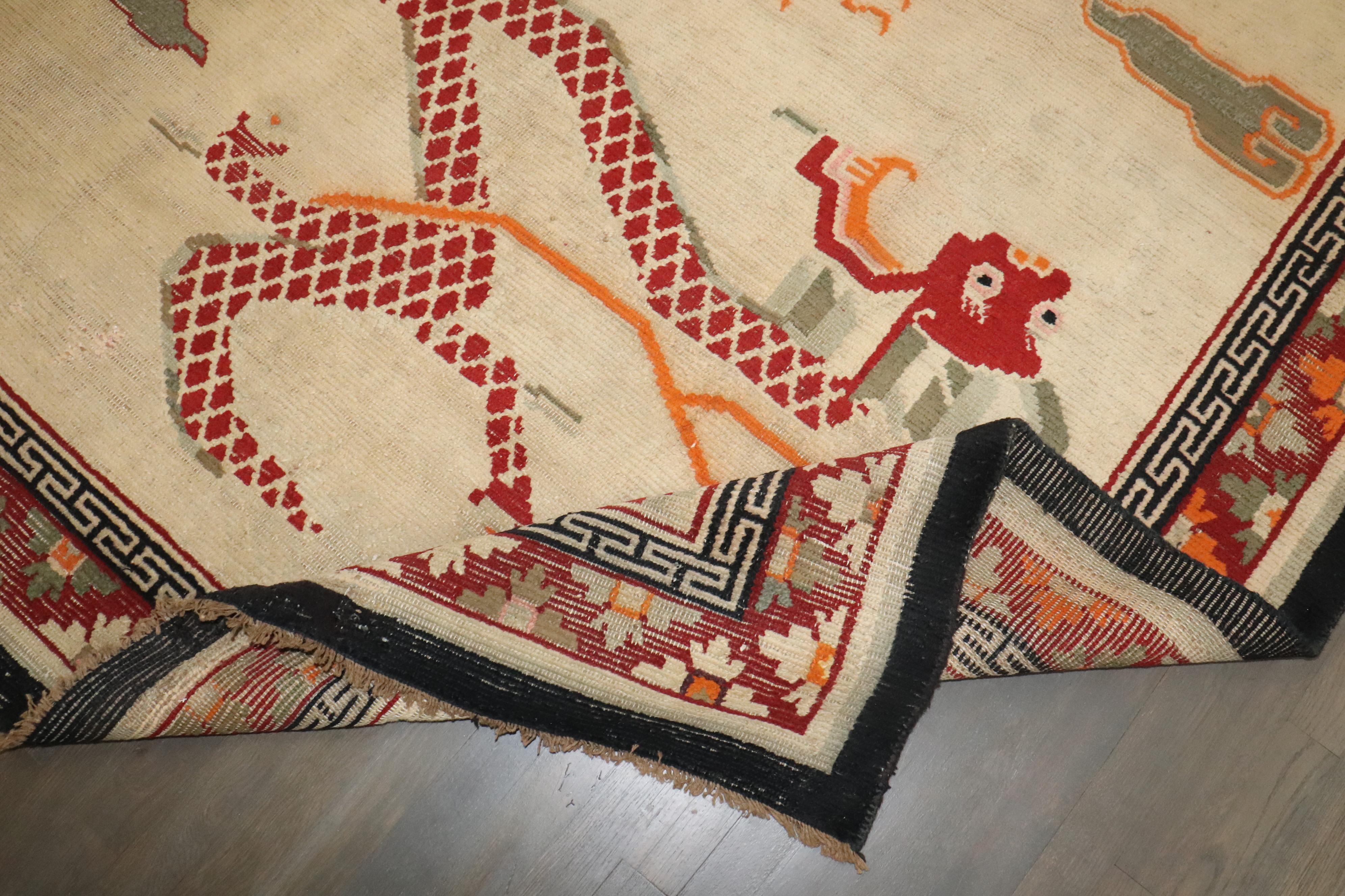 Tapis tibétain vintage carré Dragon de la collection Zabihi en vente 2