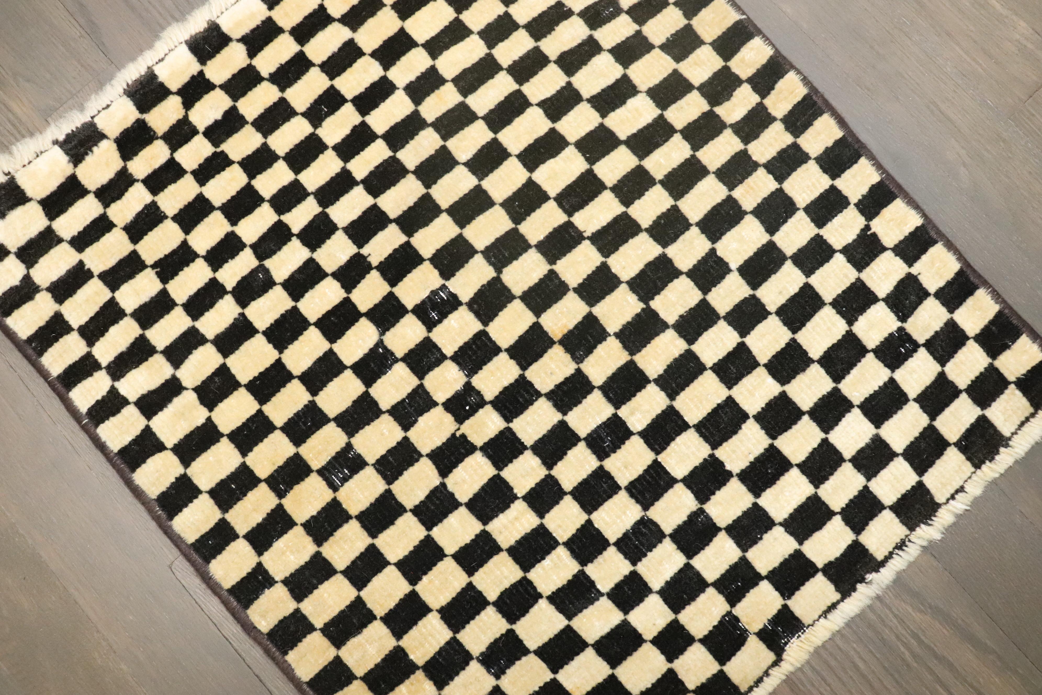 Zabihi Collection Square Mini Checkerboard Vintage Türkischer Teppich (Moderne der Mitte des Jahrhunderts) im Angebot
