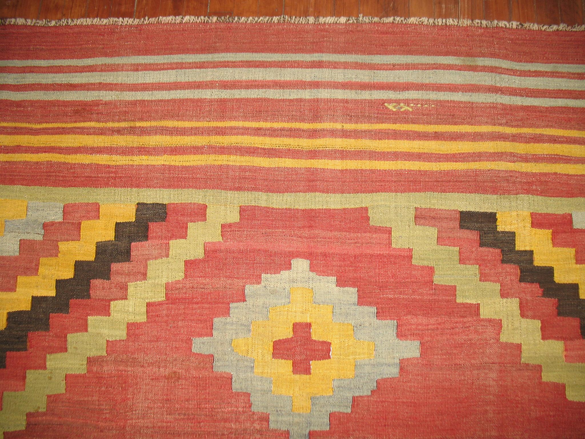 Kilim turco quadrato della collezione Zabihi, dimensioni della stanza. In condizioni buone in vendita a New York, NY