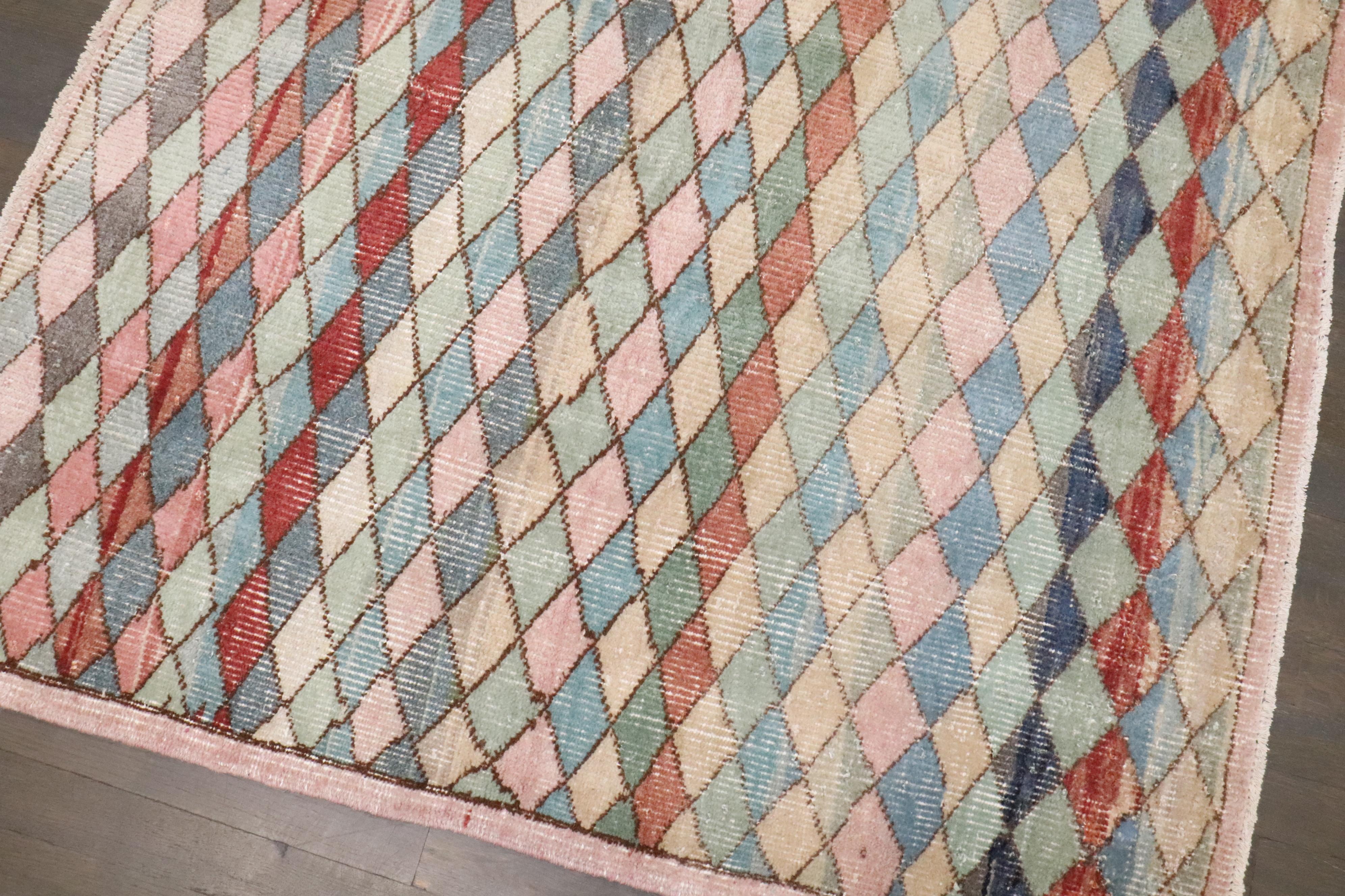 Zabihi Collection Square Vintage Türkischer Deko-Teppich (Moderne der Mitte des Jahrhunderts) im Angebot