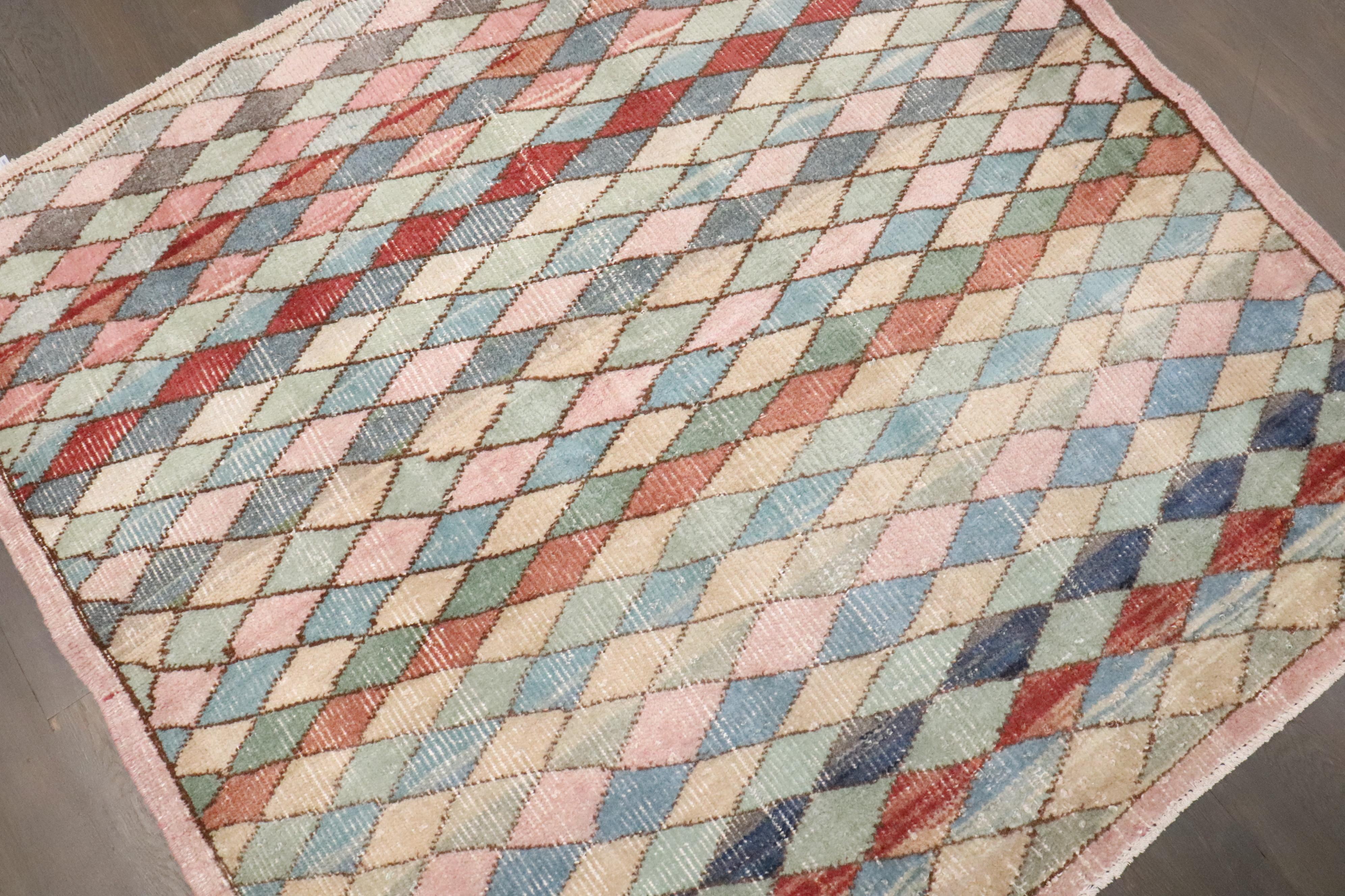 Zabihi Collection Square Vintage Türkischer Deko-Teppich im Zustand „Gut“ im Angebot in New York, NY