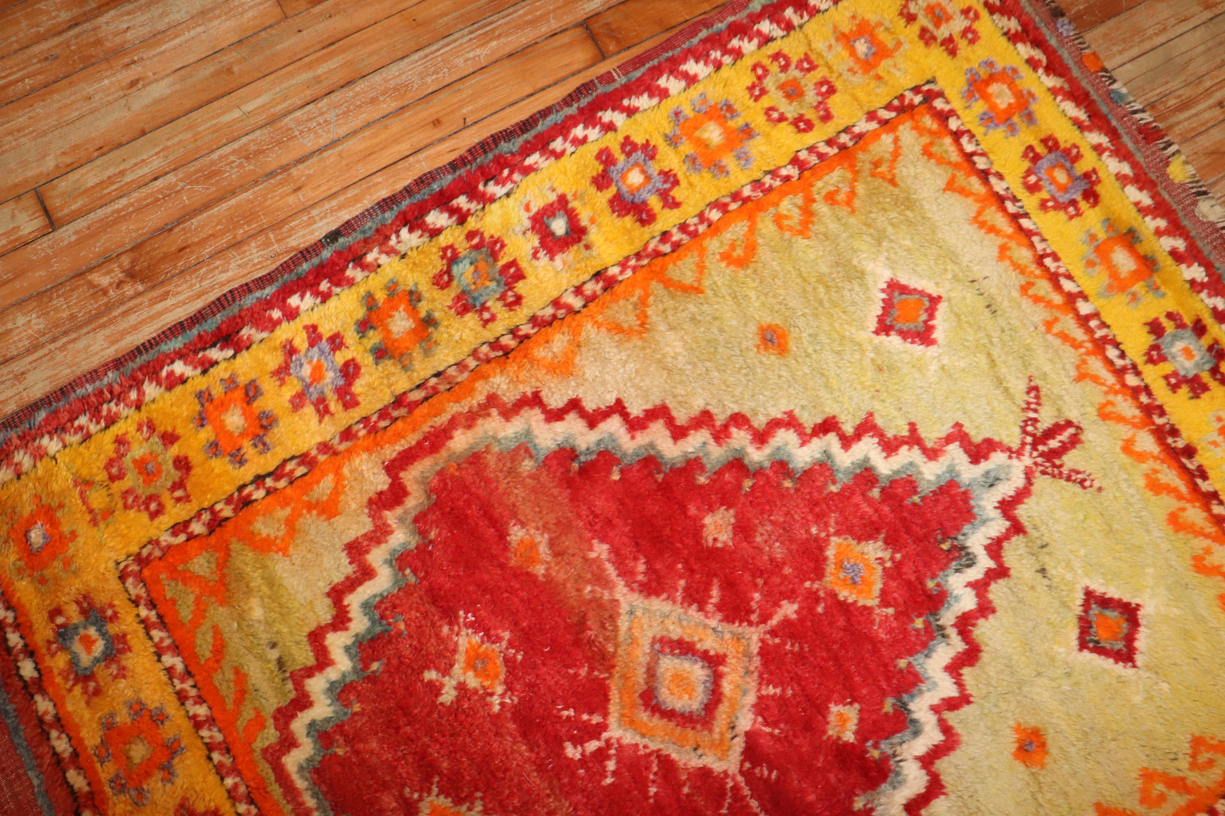 XX secolo Tappeto quadrato Zabihi Collection'S Vintage Turco Tulu Quadrato in vendita
