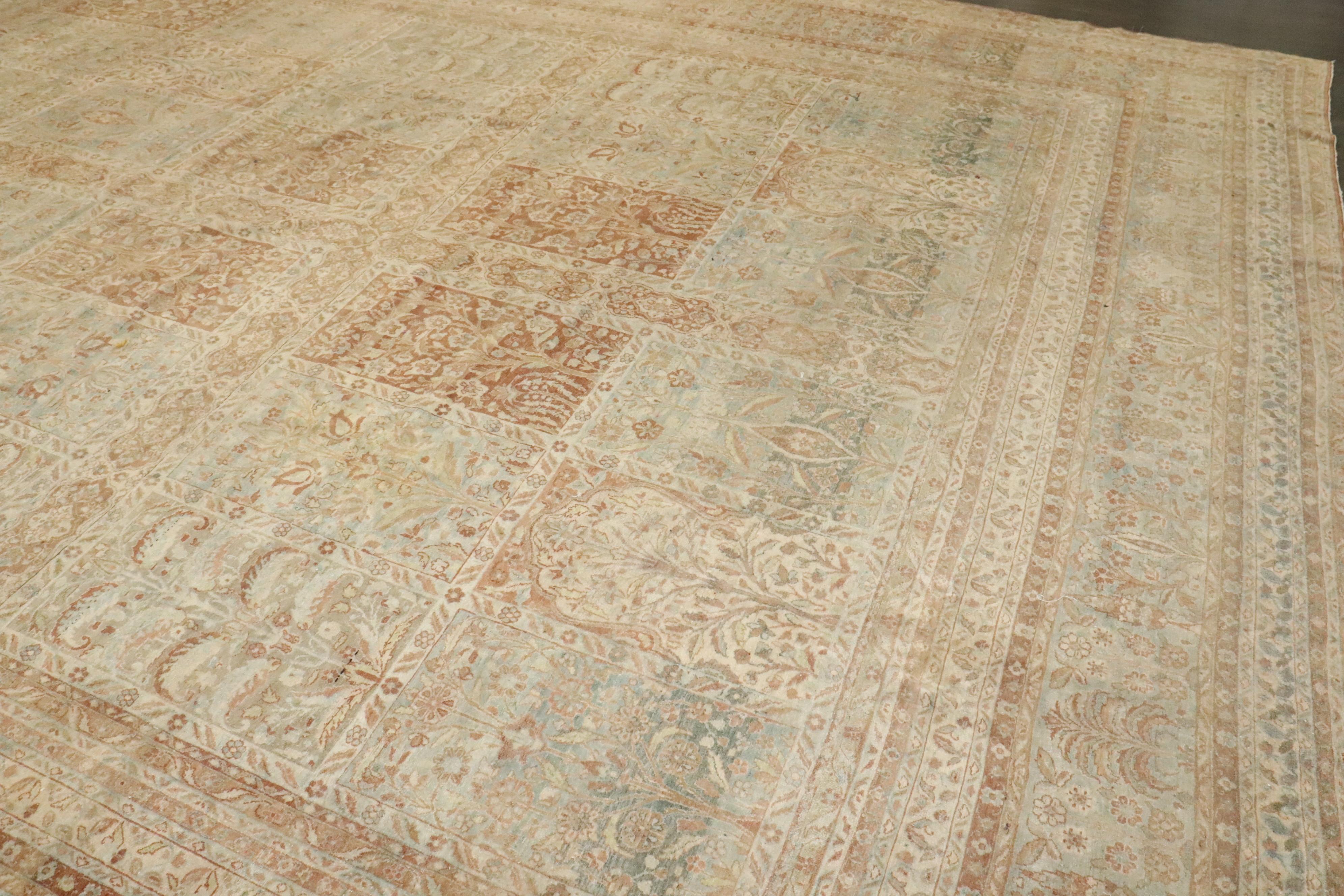 Noué à la main Zabihi Collection S/One Stunning Garden Design Antique Persian Kerman Carpet (tapis persan ancien de Kerman) en vente