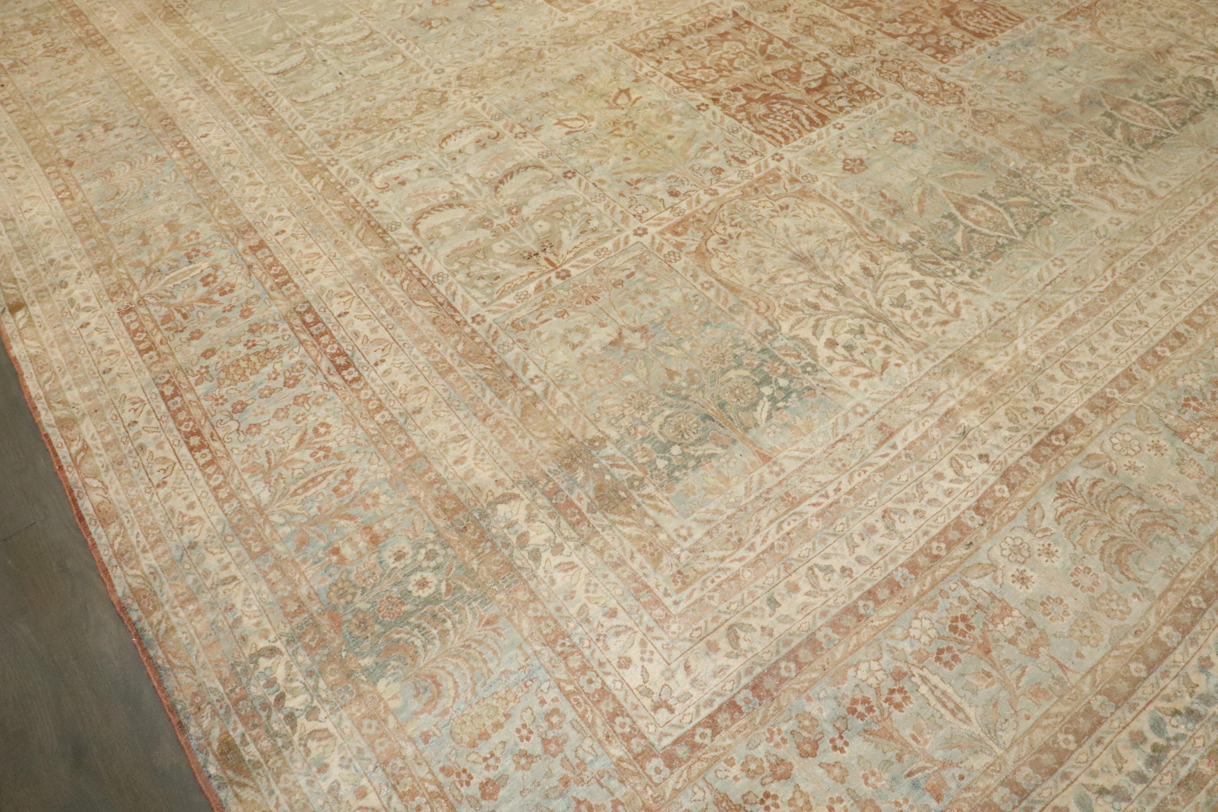 Zabihi Collection S/One Stunning Garden Design Antique Persian Kerman Carpet (tapis persan ancien de Kerman) Bon état - En vente à New York, NY