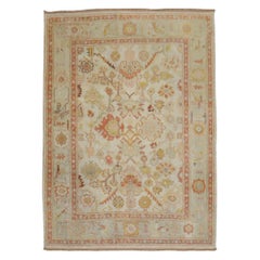 Zabihi Collection Stunning Ivory Ground Antique Turkish Oushak Room Size Carpet (Tappeto turco Oushak antico con fondo avorio)