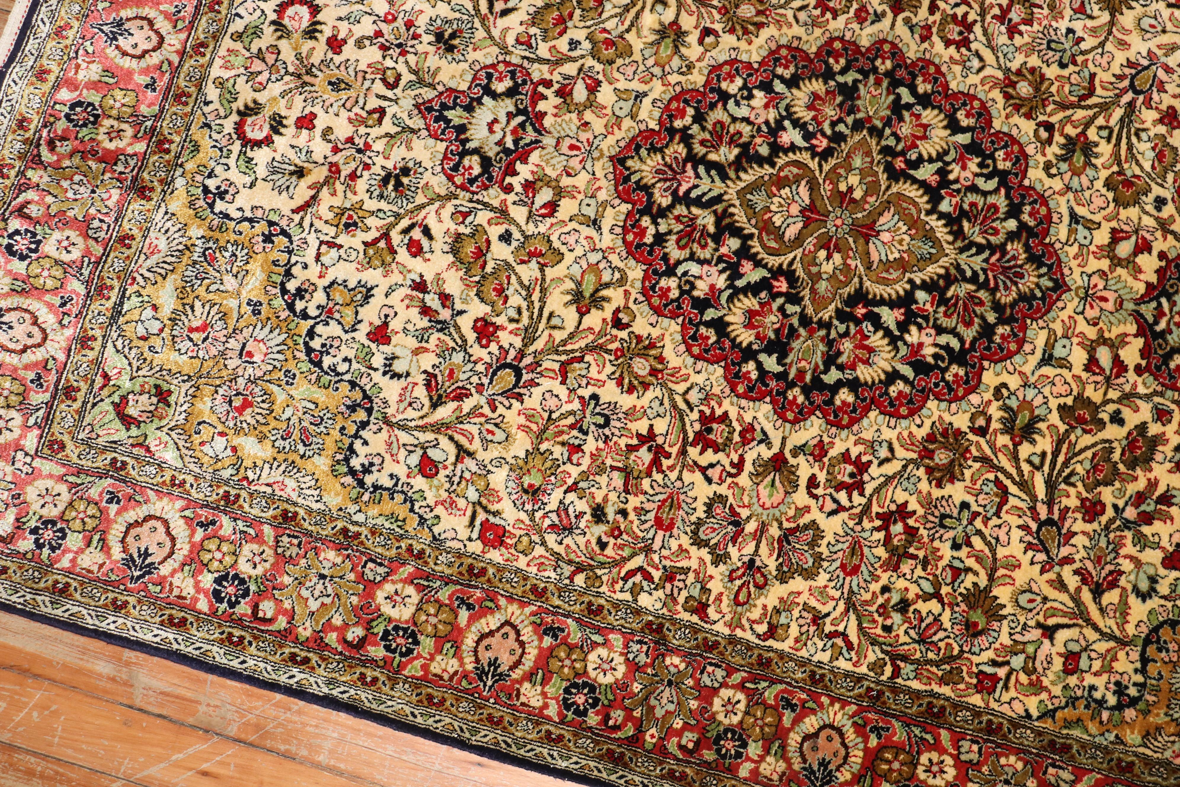 A Silk Persian Qum rug from the 20th century.

Measures: 3'7'' x 5'2''.